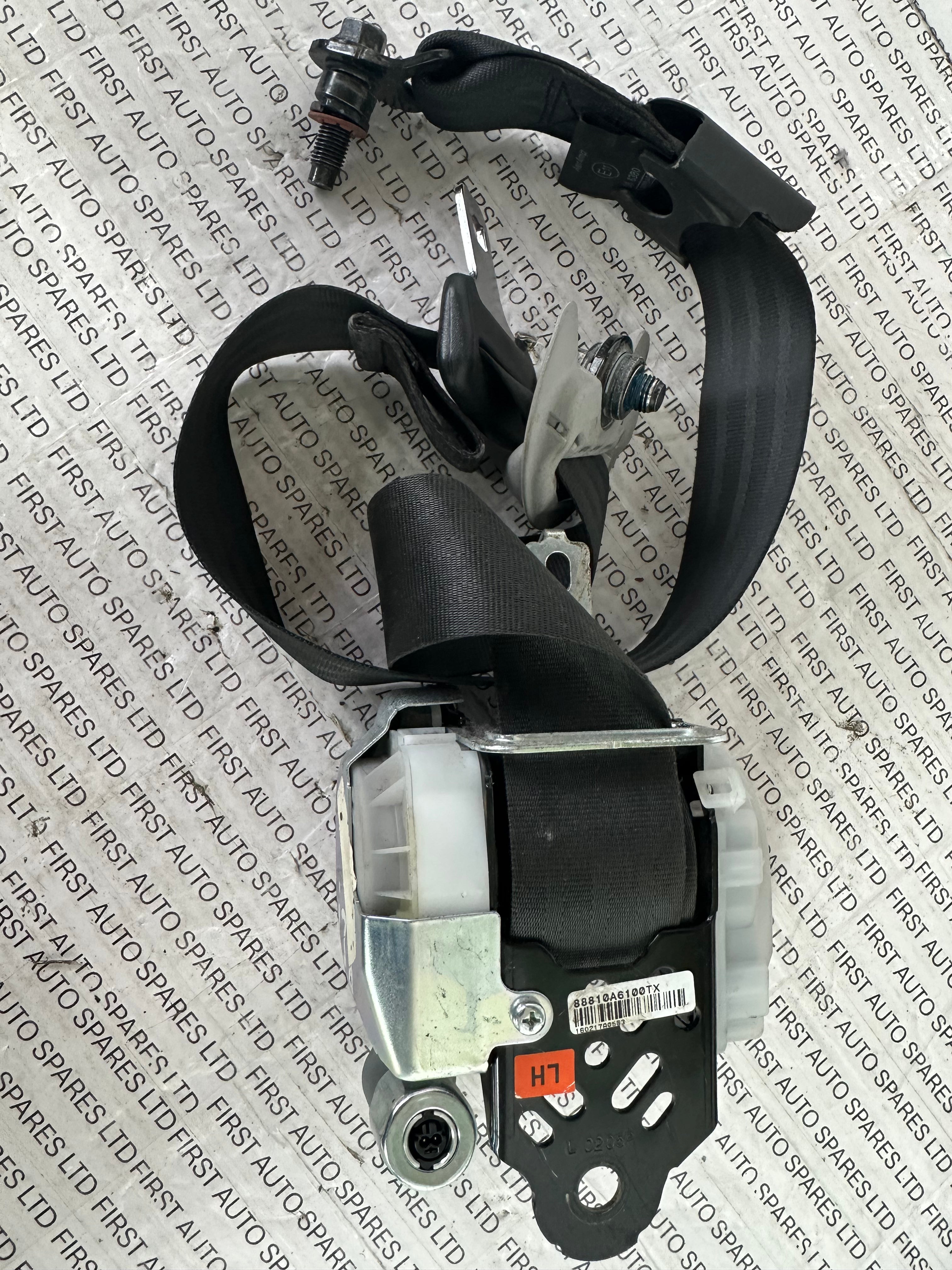 Hyundai i30 MK2 2012-2017 Front Left Seat Belt (88810A6100TX)