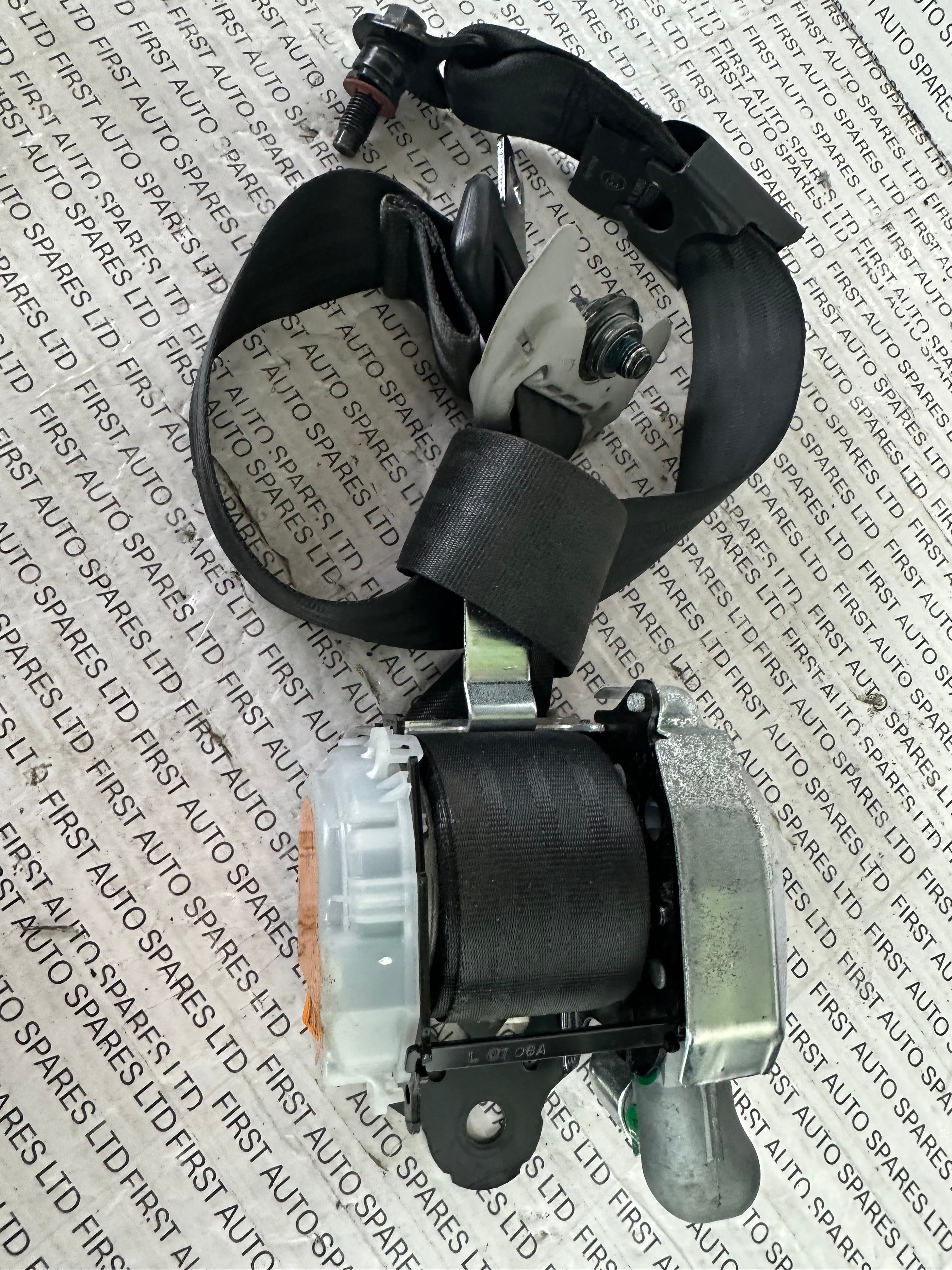 Hyundai i30 MK2 2012-2017 Front Left Seat Belt (88810A6100TX)