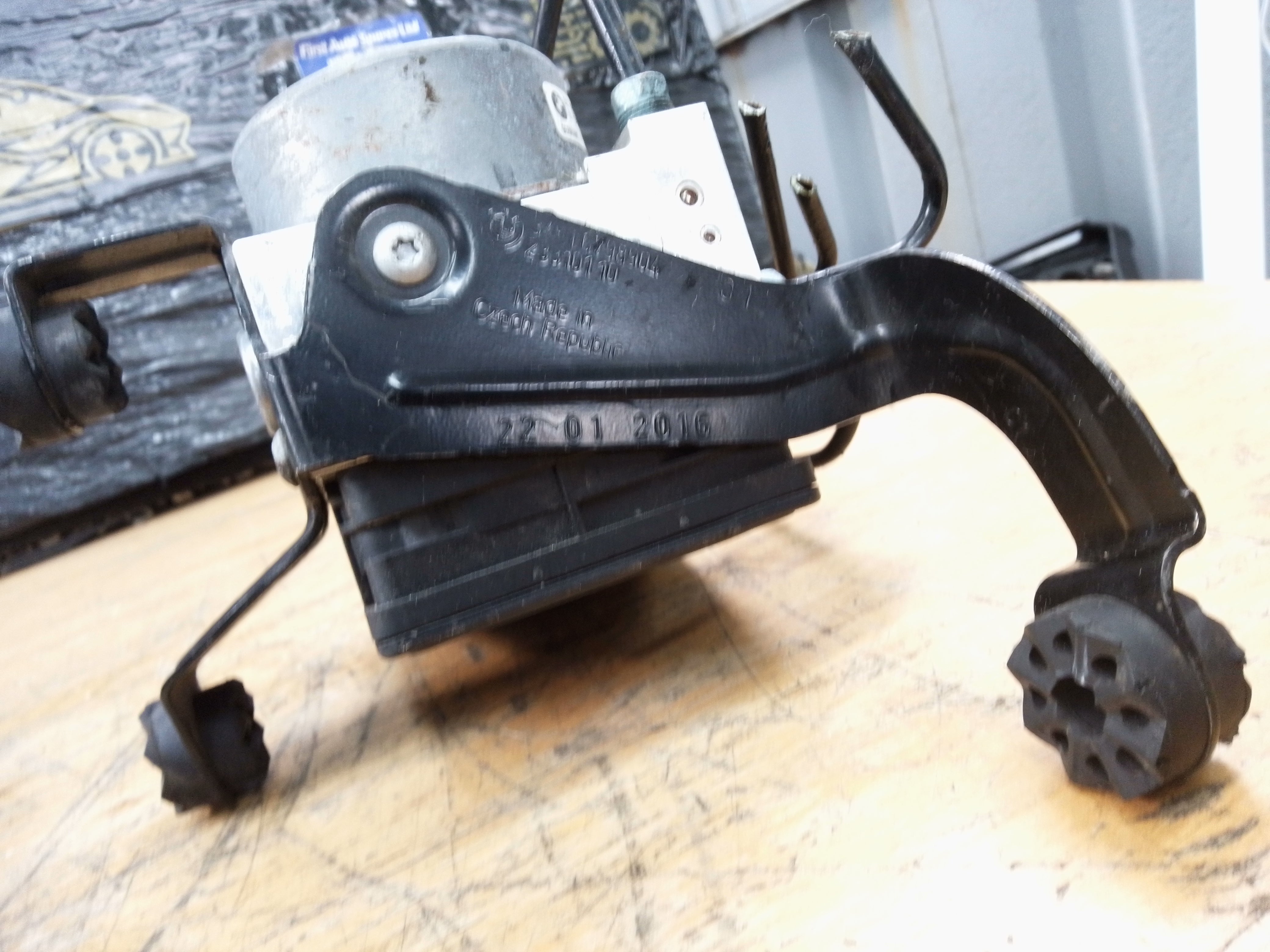 BMW 1 2 3 4 Series F30 F31 ABS Pump Control Module (6881173)