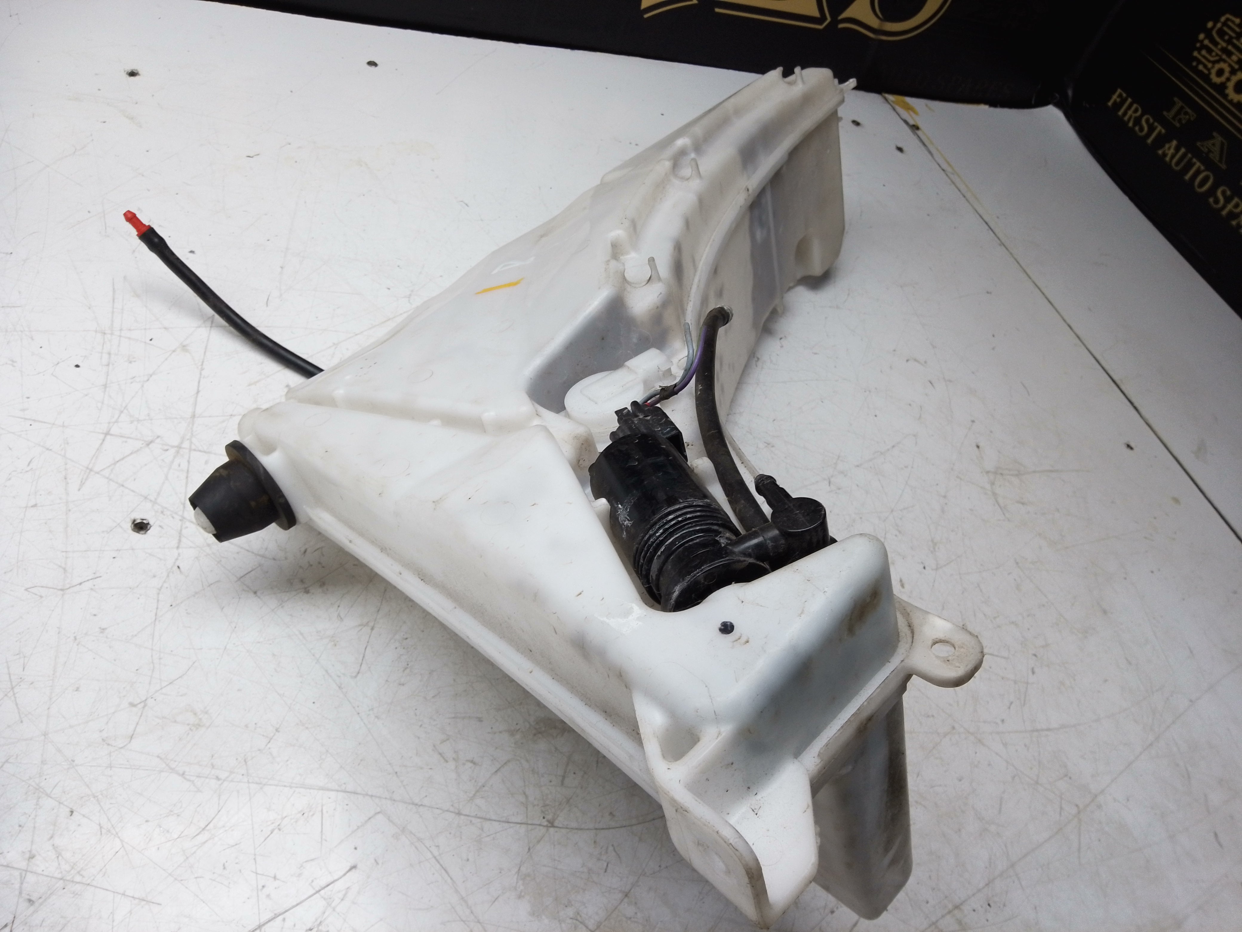 Range Rover Sport 2015 Windscreen Washer Bottle (GPLA17B613AC)