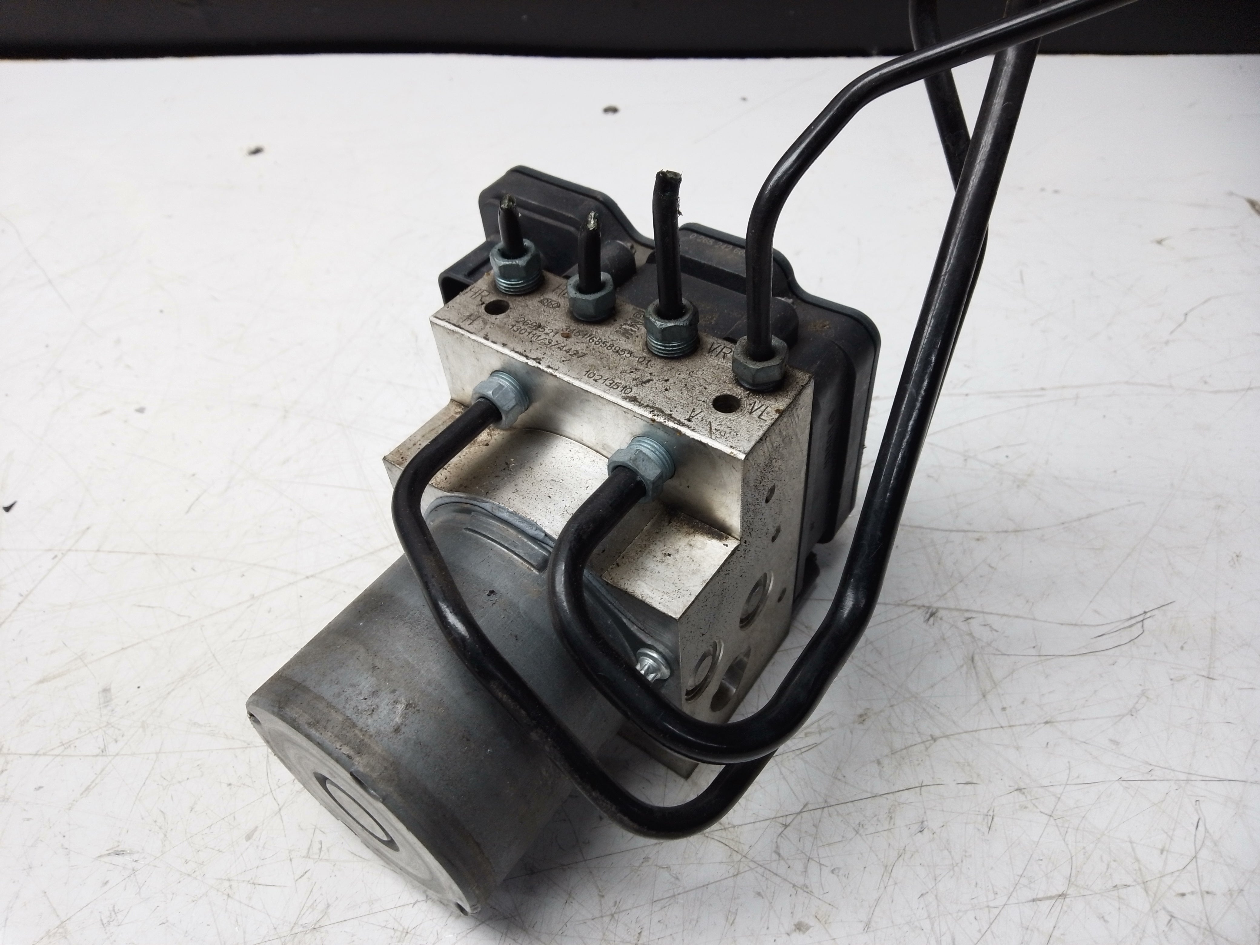 BMW 5 Series F10 F11 ABS Pump with Control Module (6853400) (6858955)