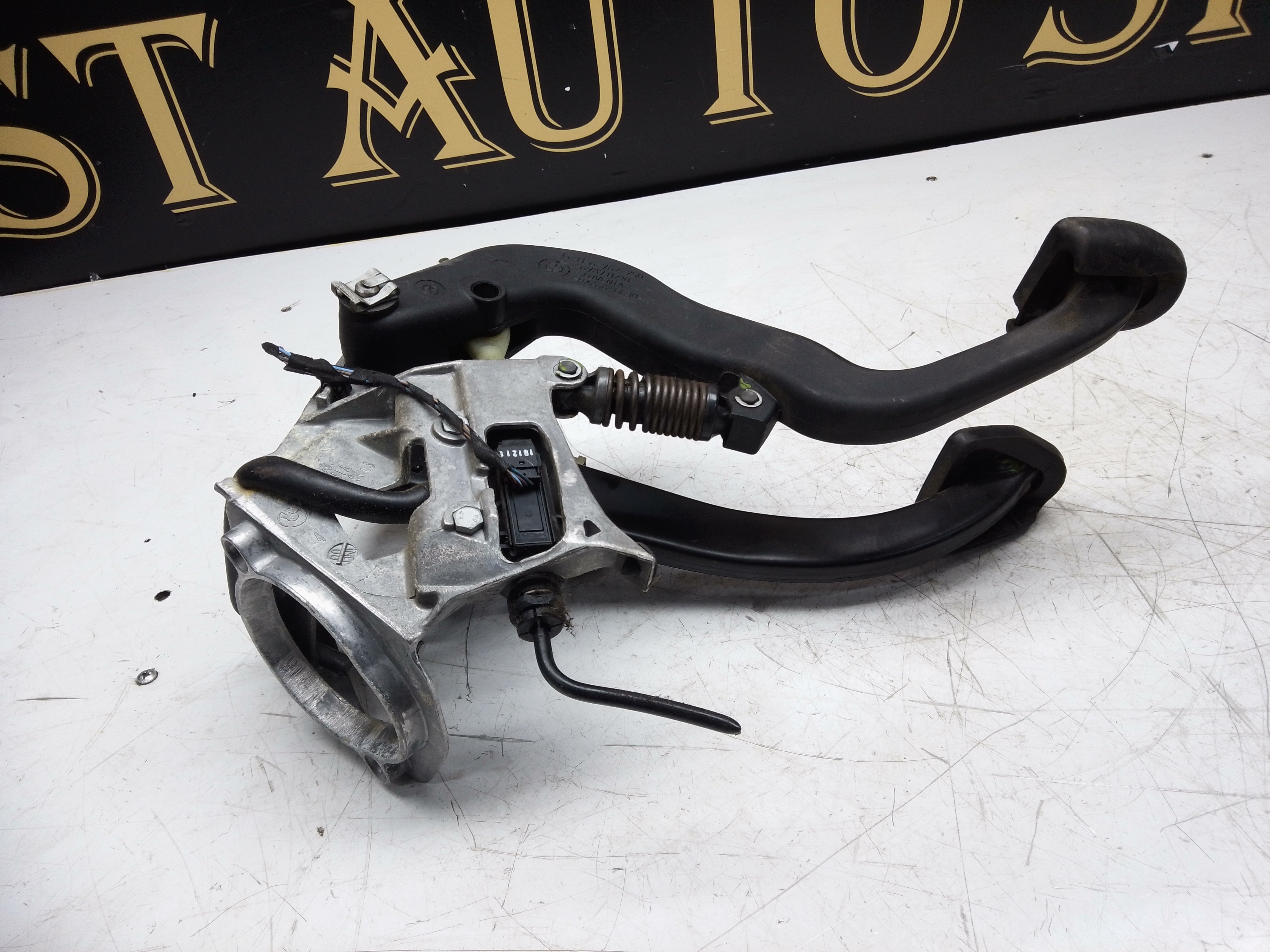 BMW 3 Series 2013 F30 Clutch & Brake Pedal Assembly (C4005196SE)