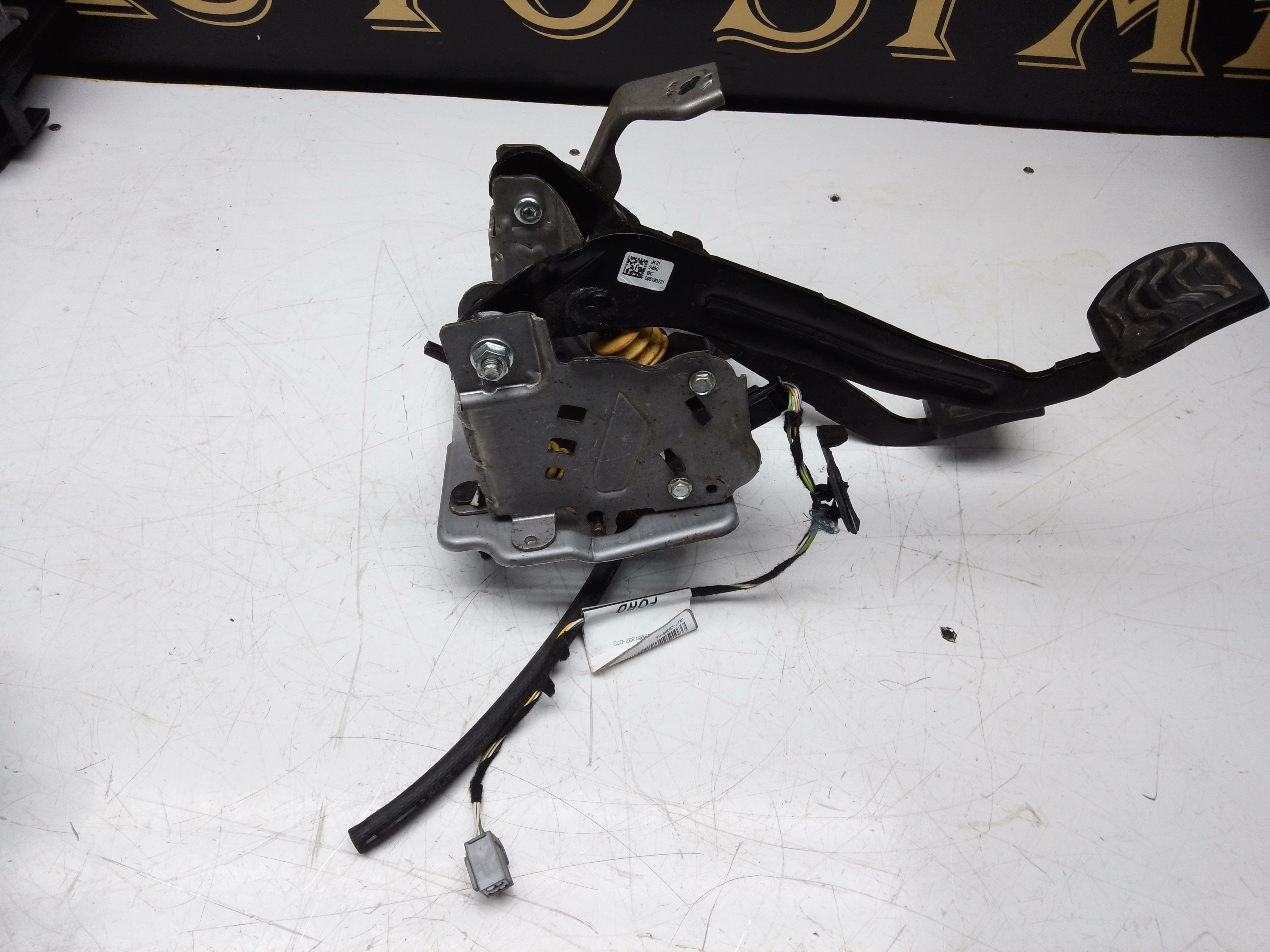 Ford Transit 2021 Brake & Clutch Pedal (GK2T-2B325-HA) (EE01-E-12851392-033)