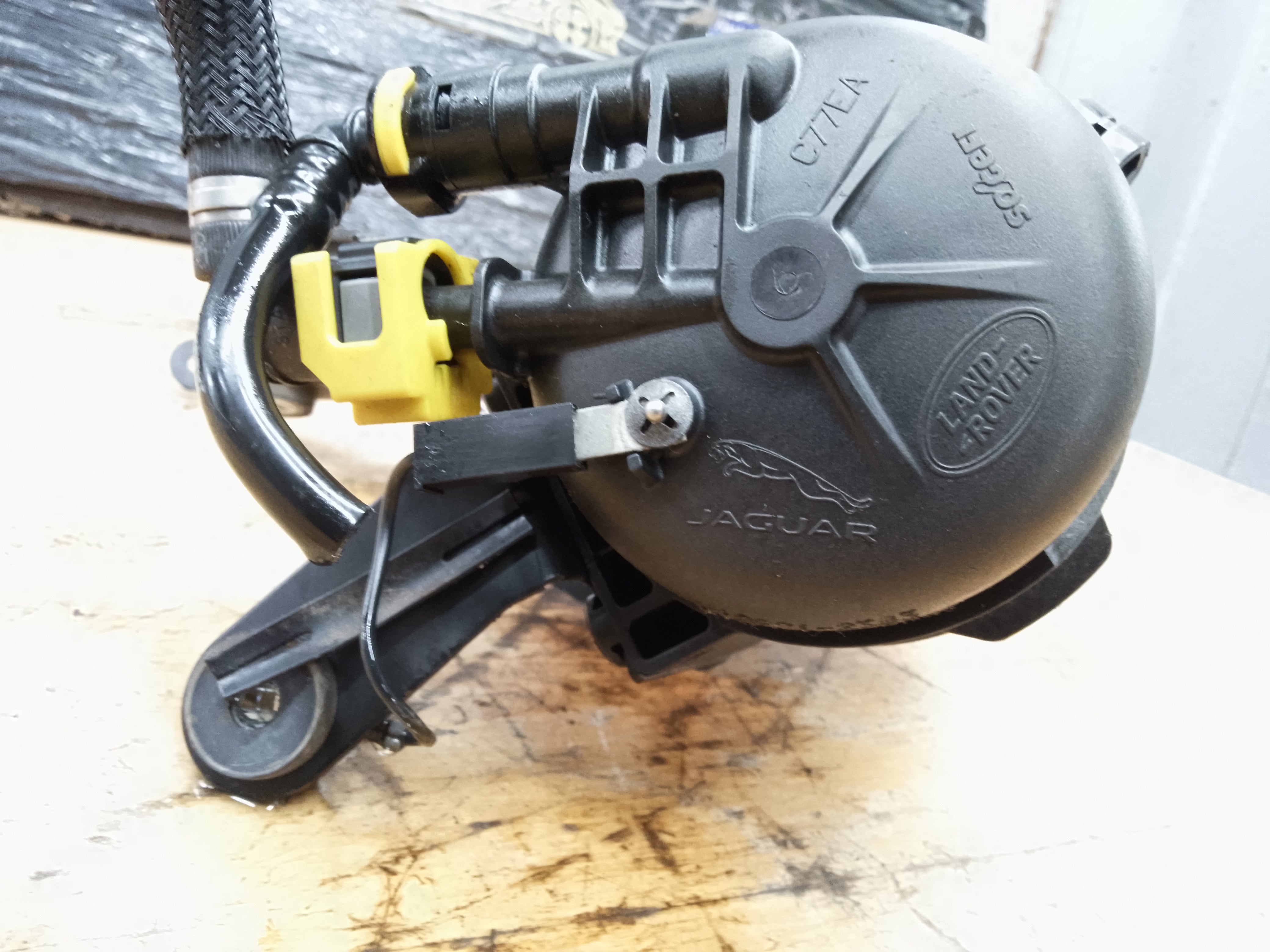 Jaguar XE 2015–2021 Diesel 204DT Fuel Filter Housing (GX73-9D202-AE)