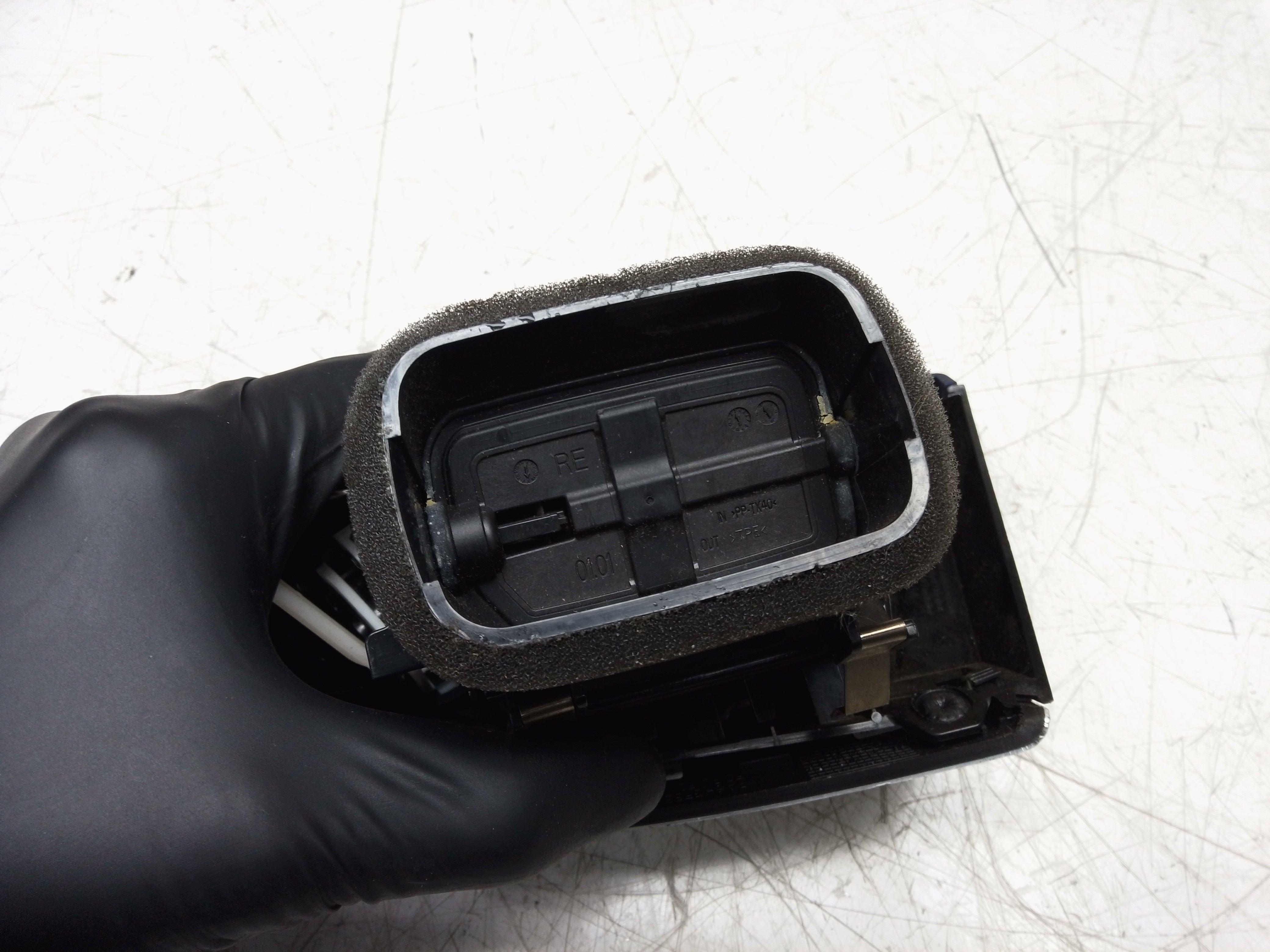 BMW 2 Series F22 Dashboard Air Vent – Front Right / Driver Side (9205356)