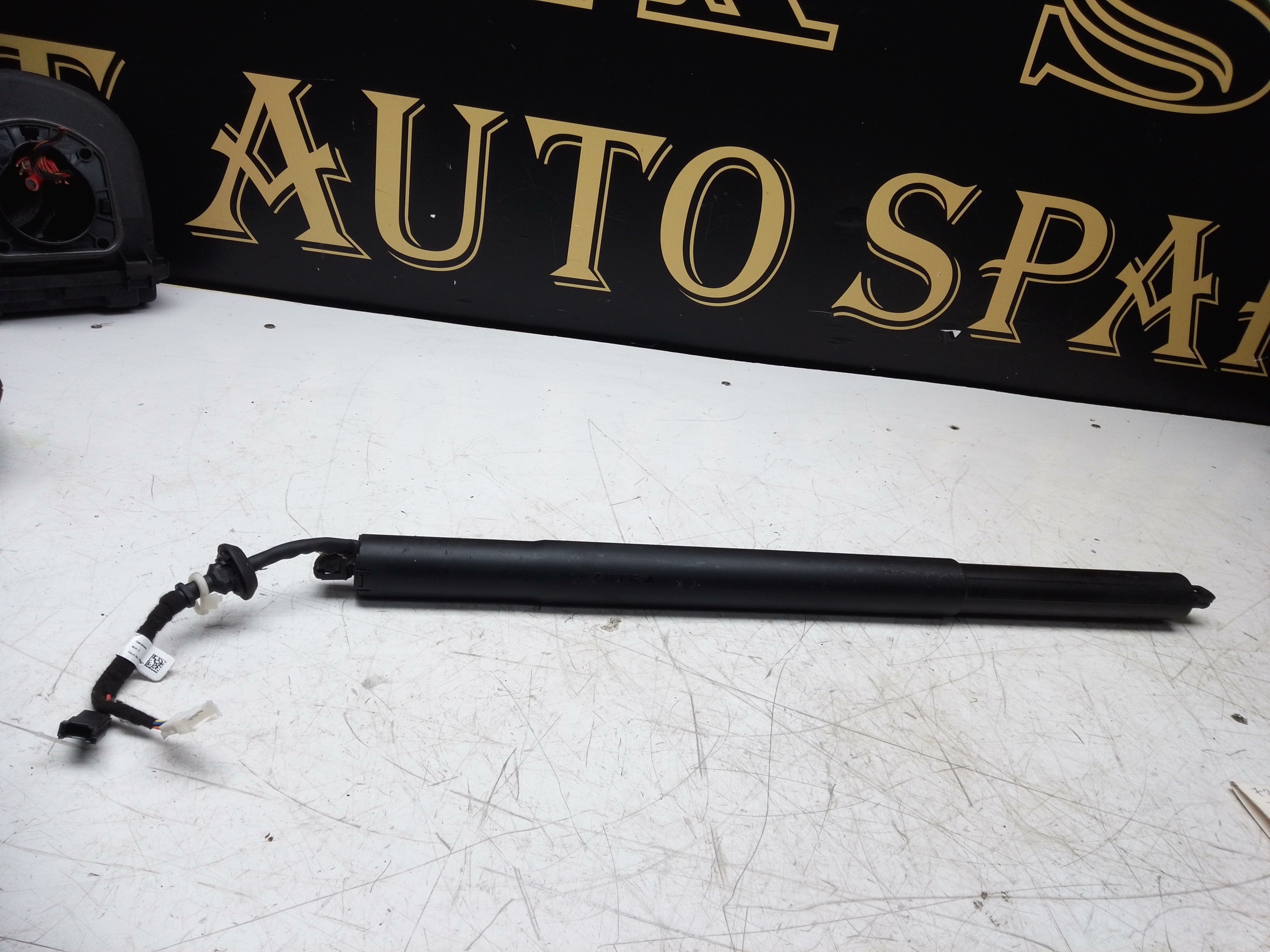 BMW X5 G05 2018–24 Automatic Tailgate Lift Spindle / Boot Lid Strut Drive (7441799)