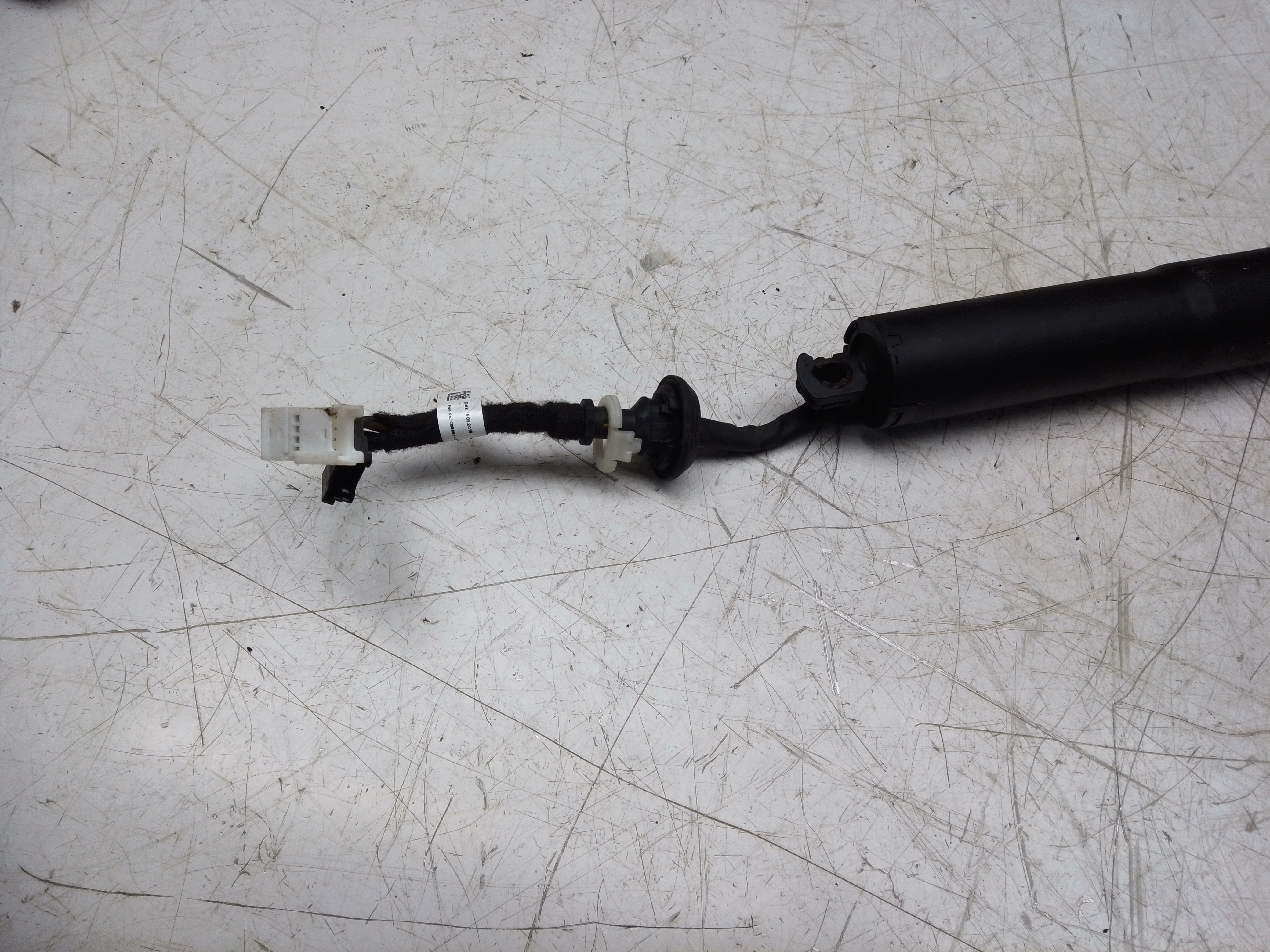 BMW X5 G05 2019–On Electric Tailgate Strut – Left or Right (7441799)