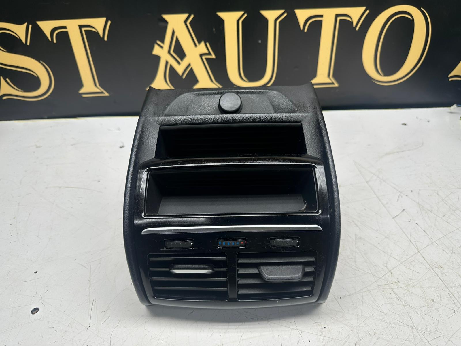 BMW 530e 2018 Centre Console Rear Air Vent Unit (51169330681)
