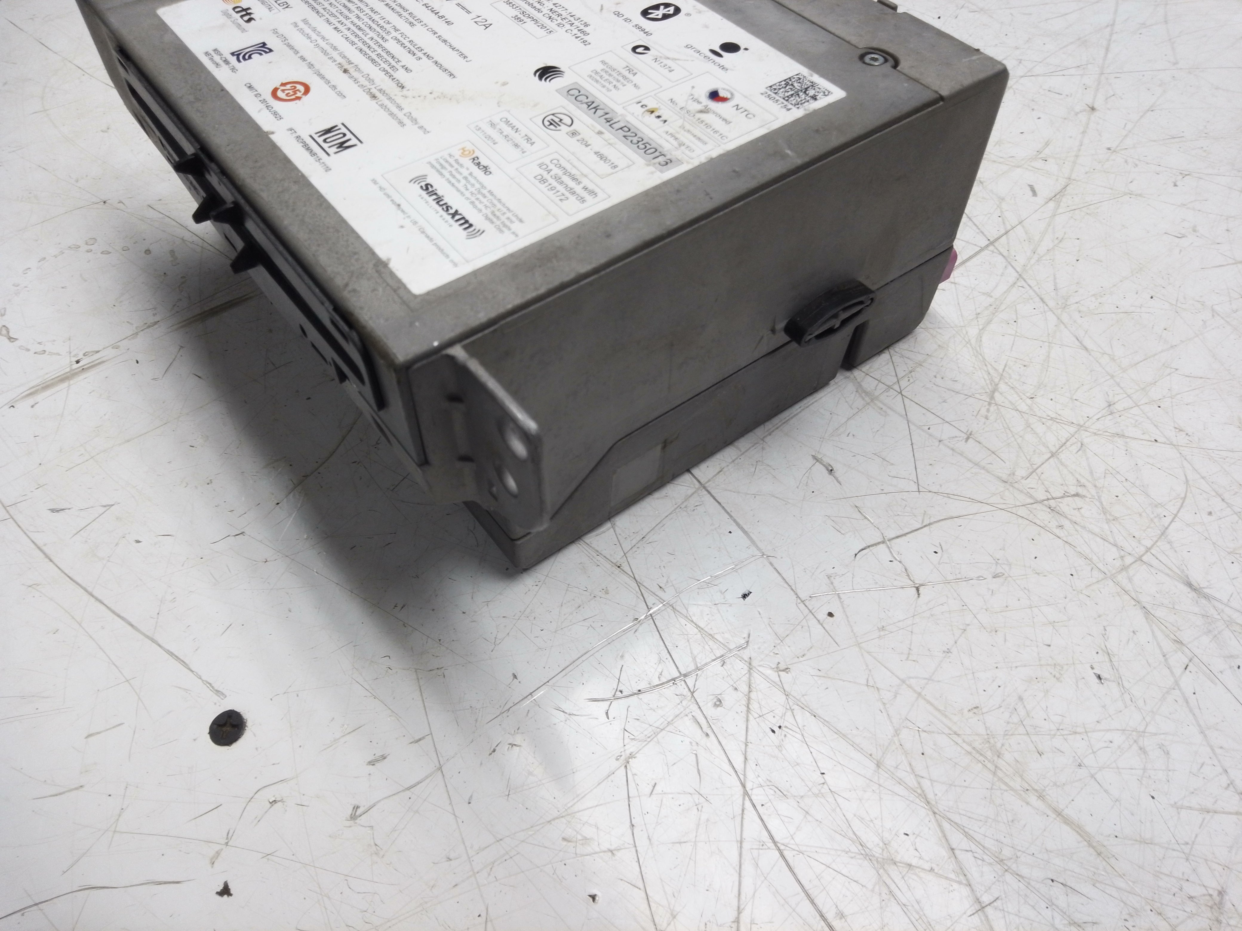 BMW 3 F30 F35 F31 2013 Radio CD GPS Player Head Unit (6822066-01)