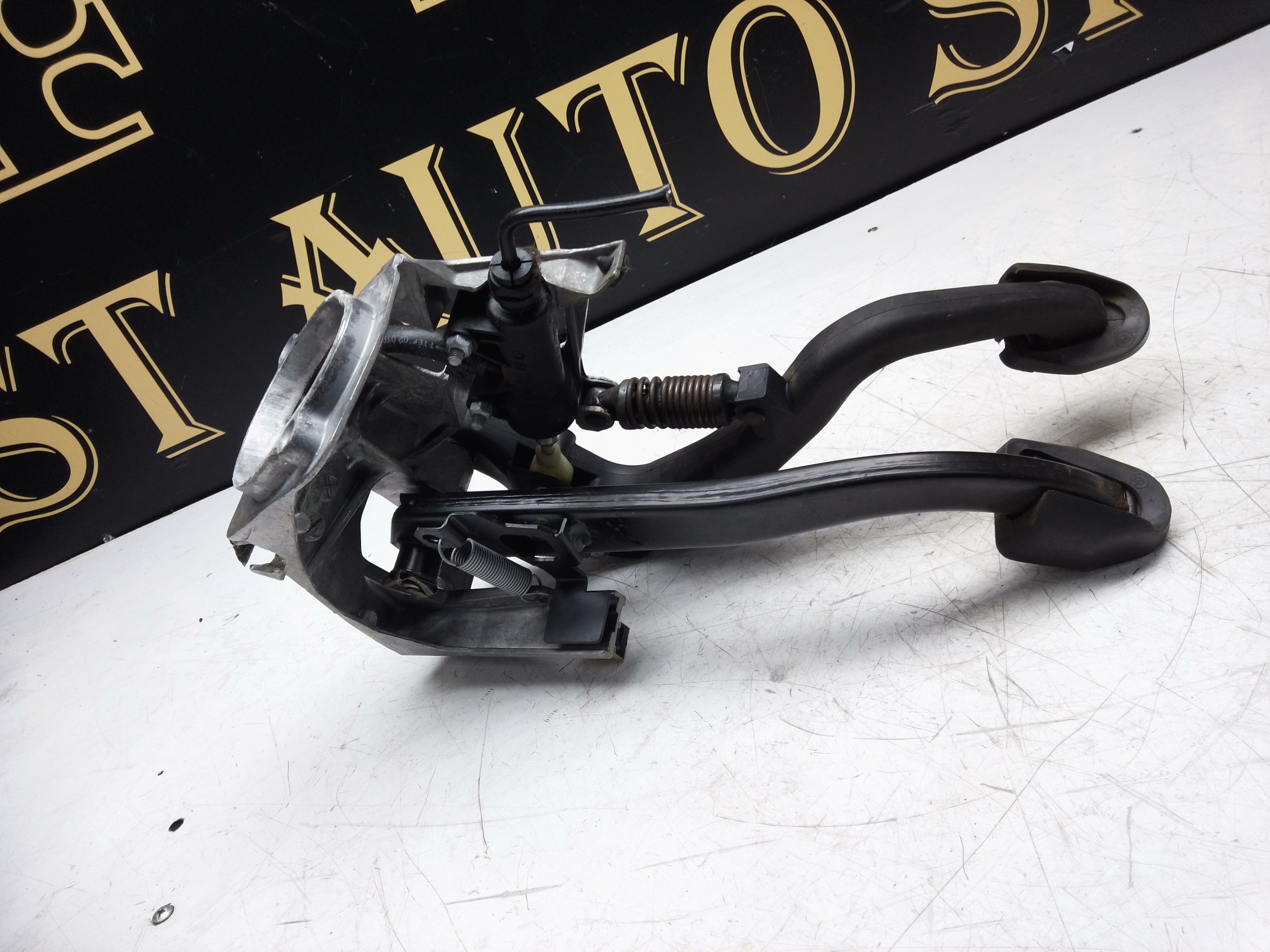 BMW 3 Series 2013 F30 Clutch & Brake Pedal Assembly (C4005196SE)