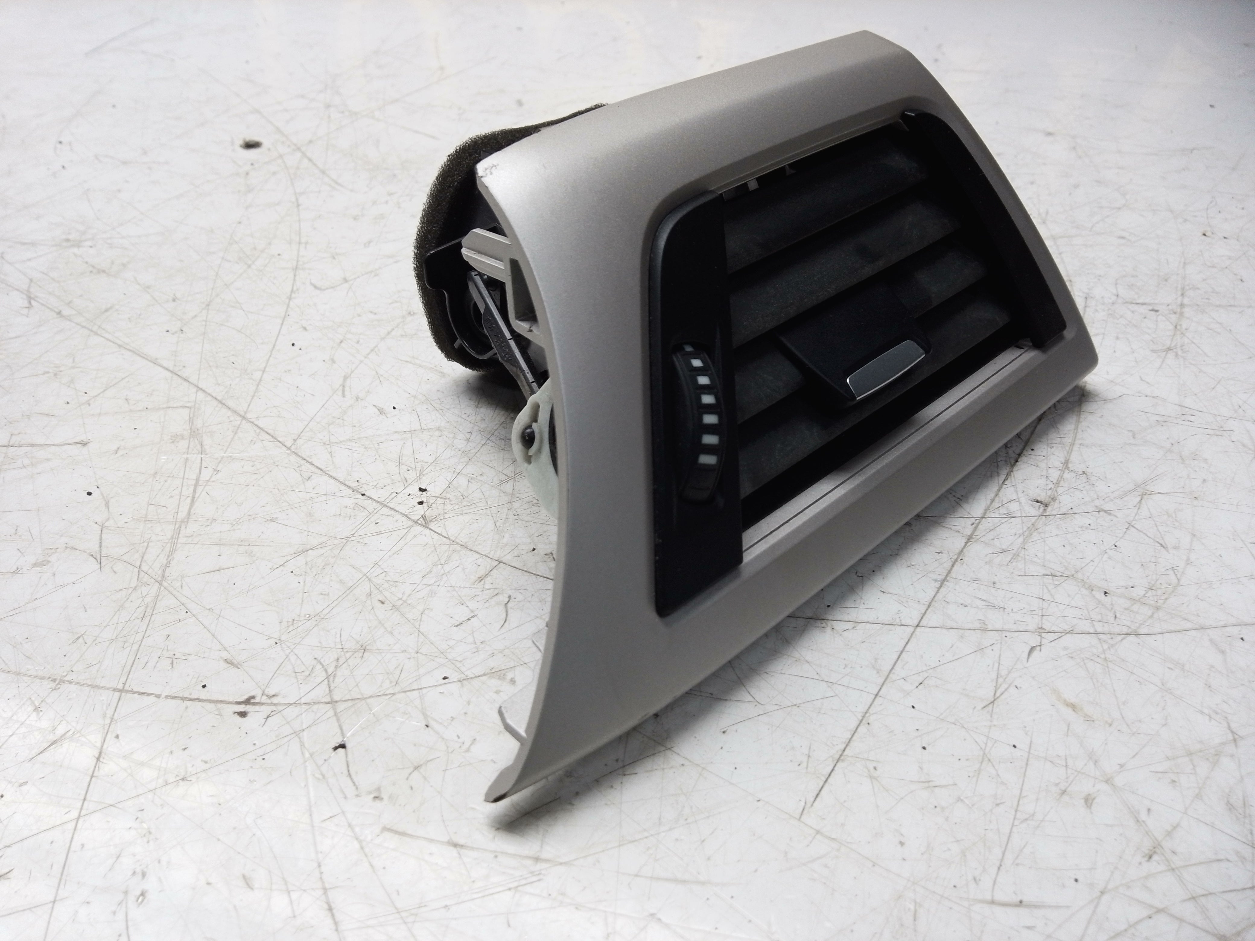 BMW 3 Series F30 Right Driver Dashboard Air Vent (9231995)