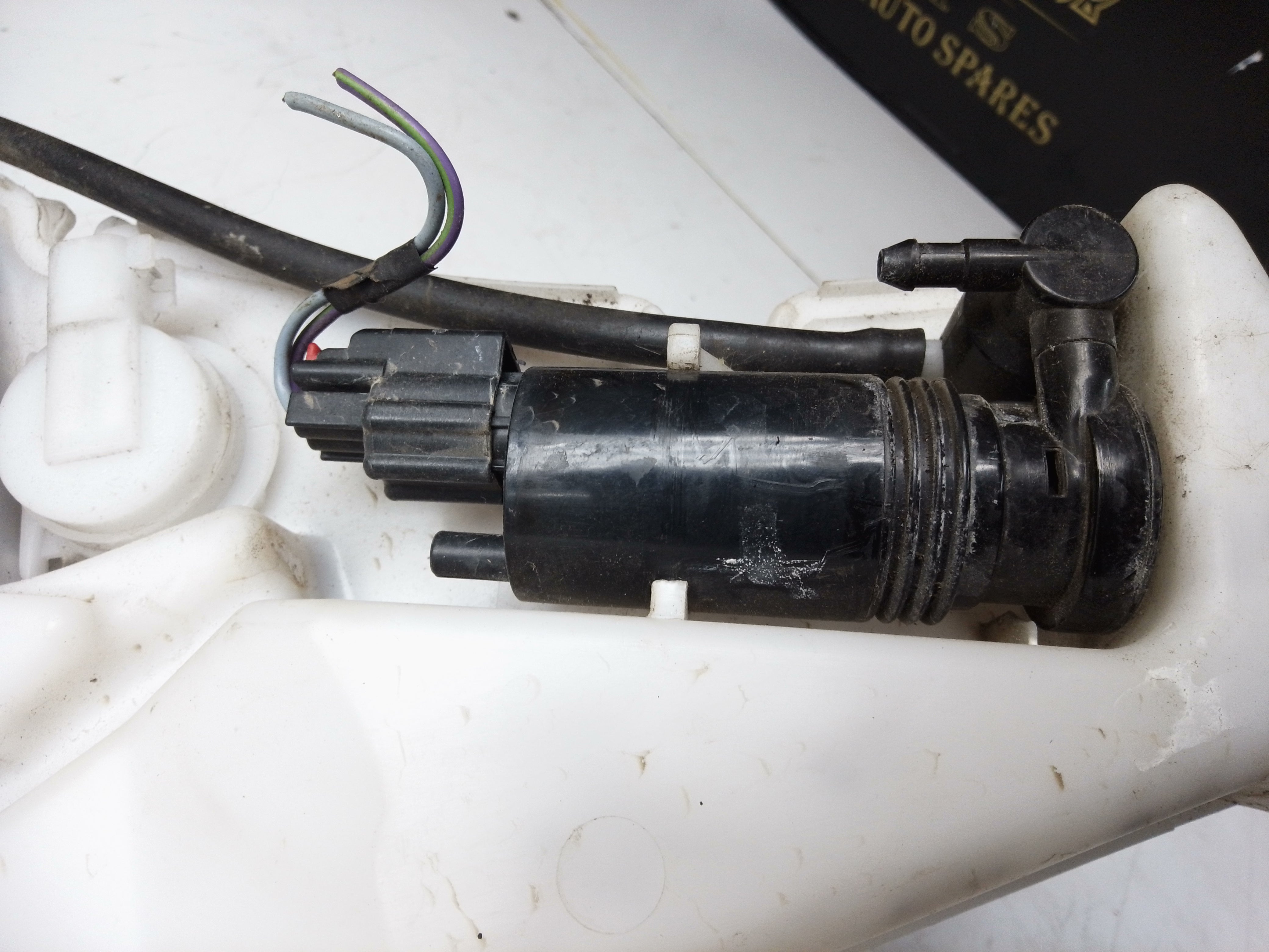 Range Rover Sport 2015 Windscreen Washer Bottle (GPLA17B613AC)