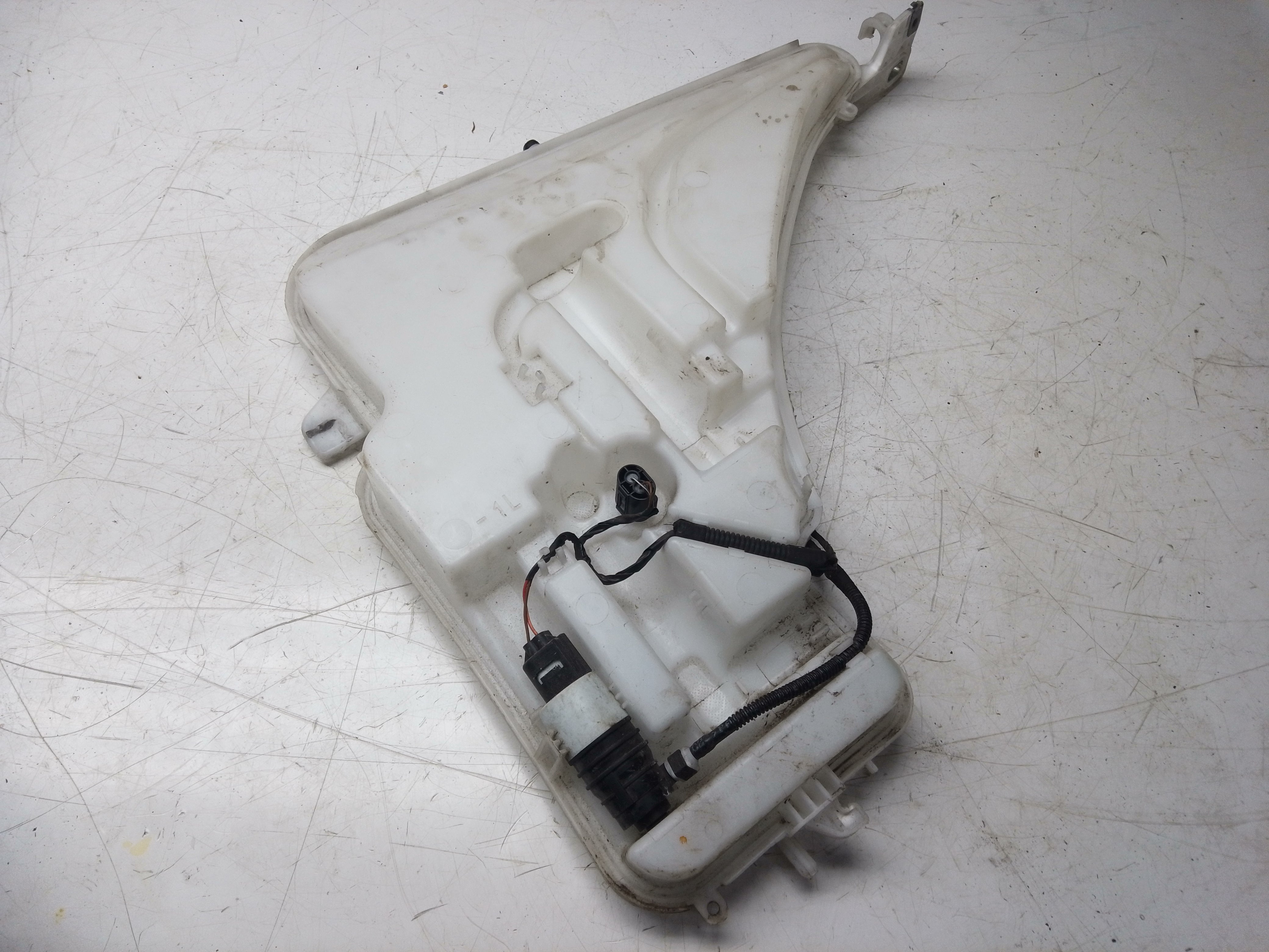 BMW 2 Series F22 Washer Bottle 2014-2021 (7241671-14)