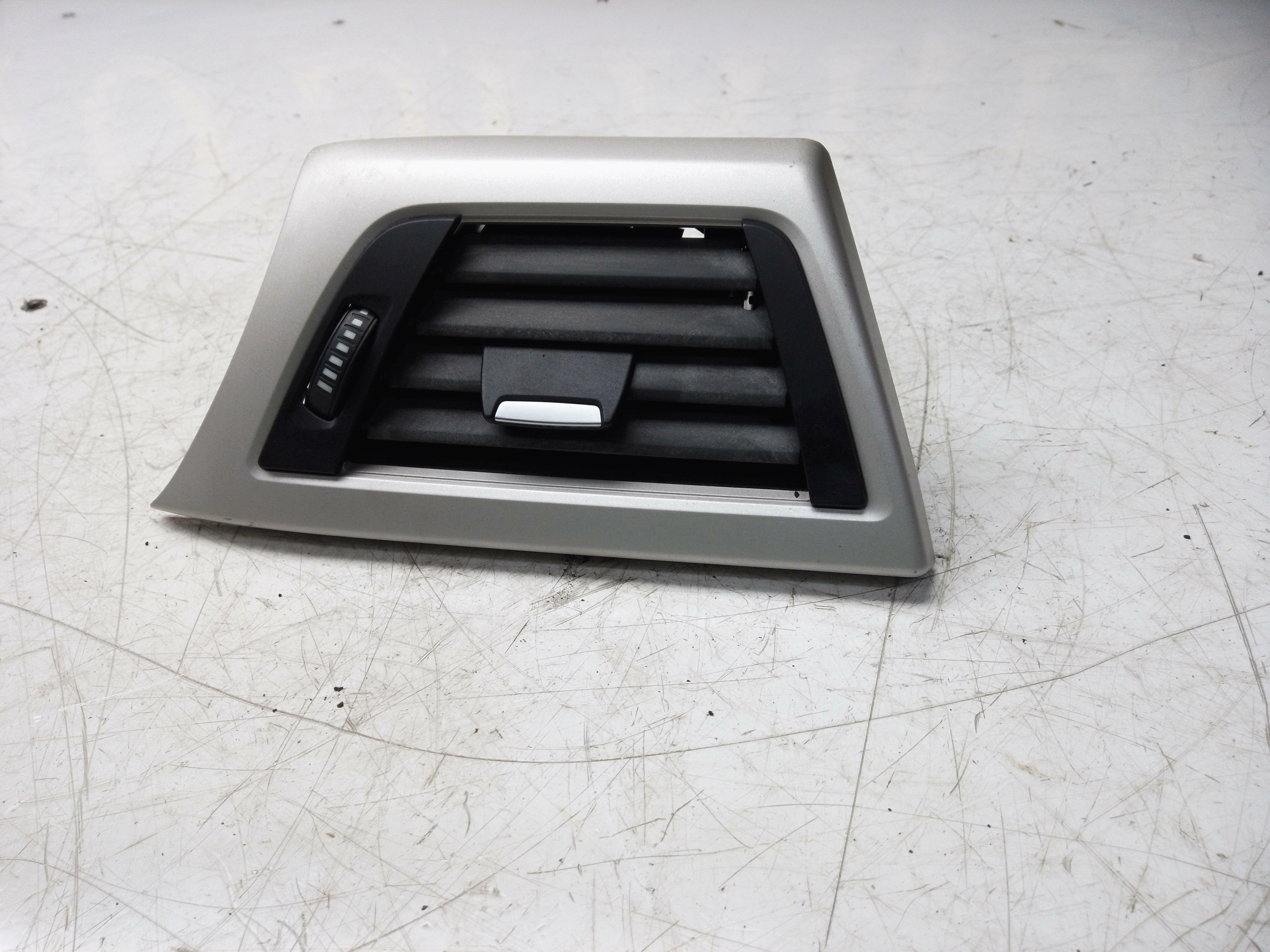 BMW 3 Series F30 Right Driver Dashboard Air Vent (9231995)