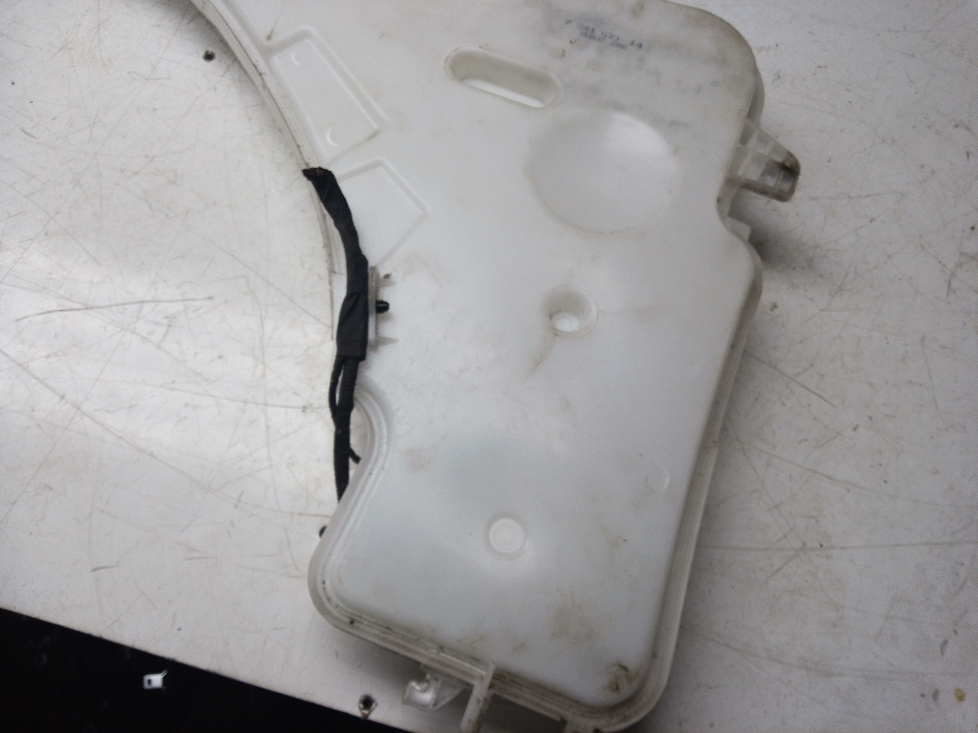 BMW 2 Series F22 Washer Bottle 2014-2021 (7241671-14)