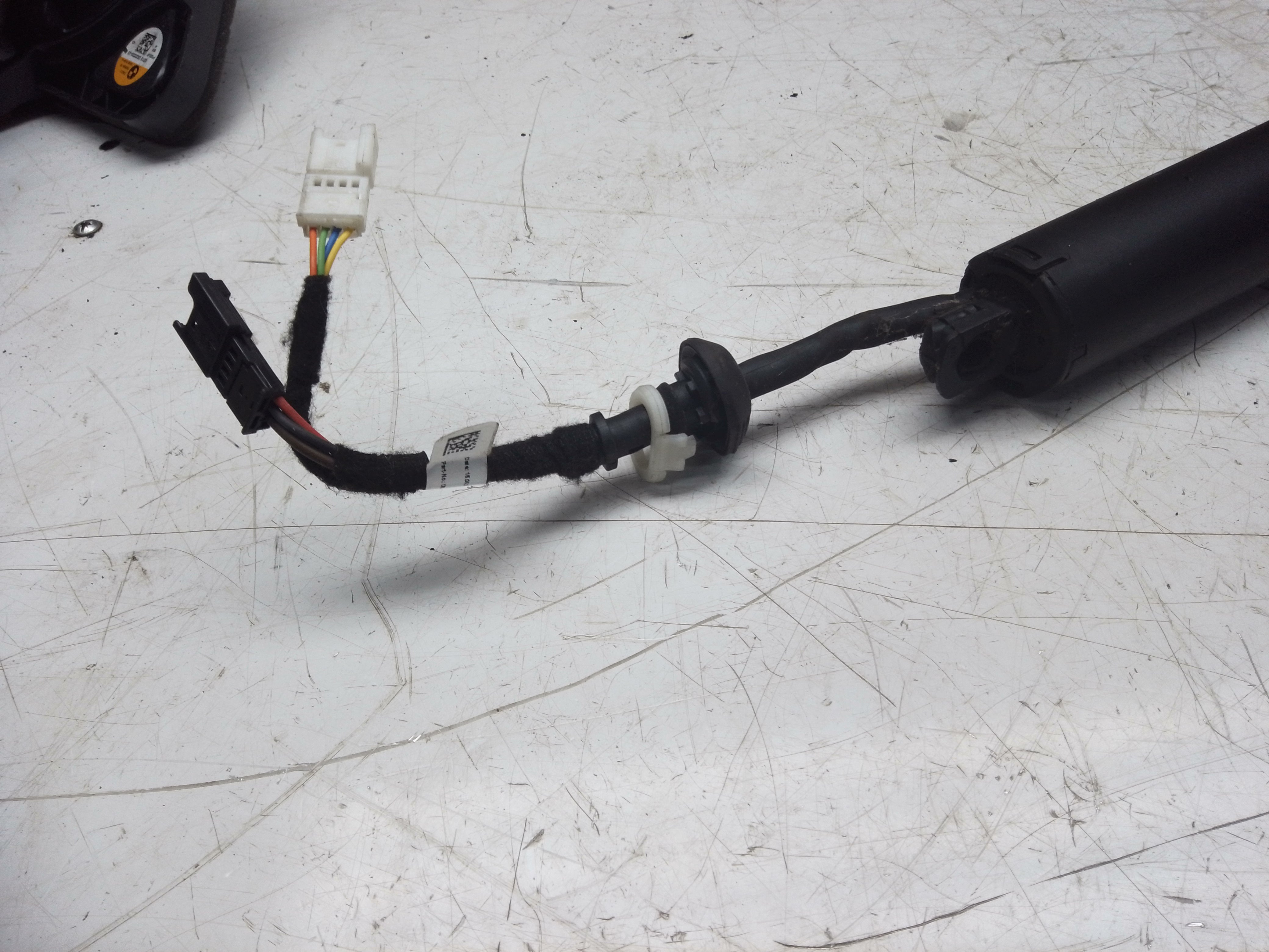 BMW X5 G05 2018–24 Automatic Tailgate Lift Spindle / Boot Lid Strut Drive (7441799)