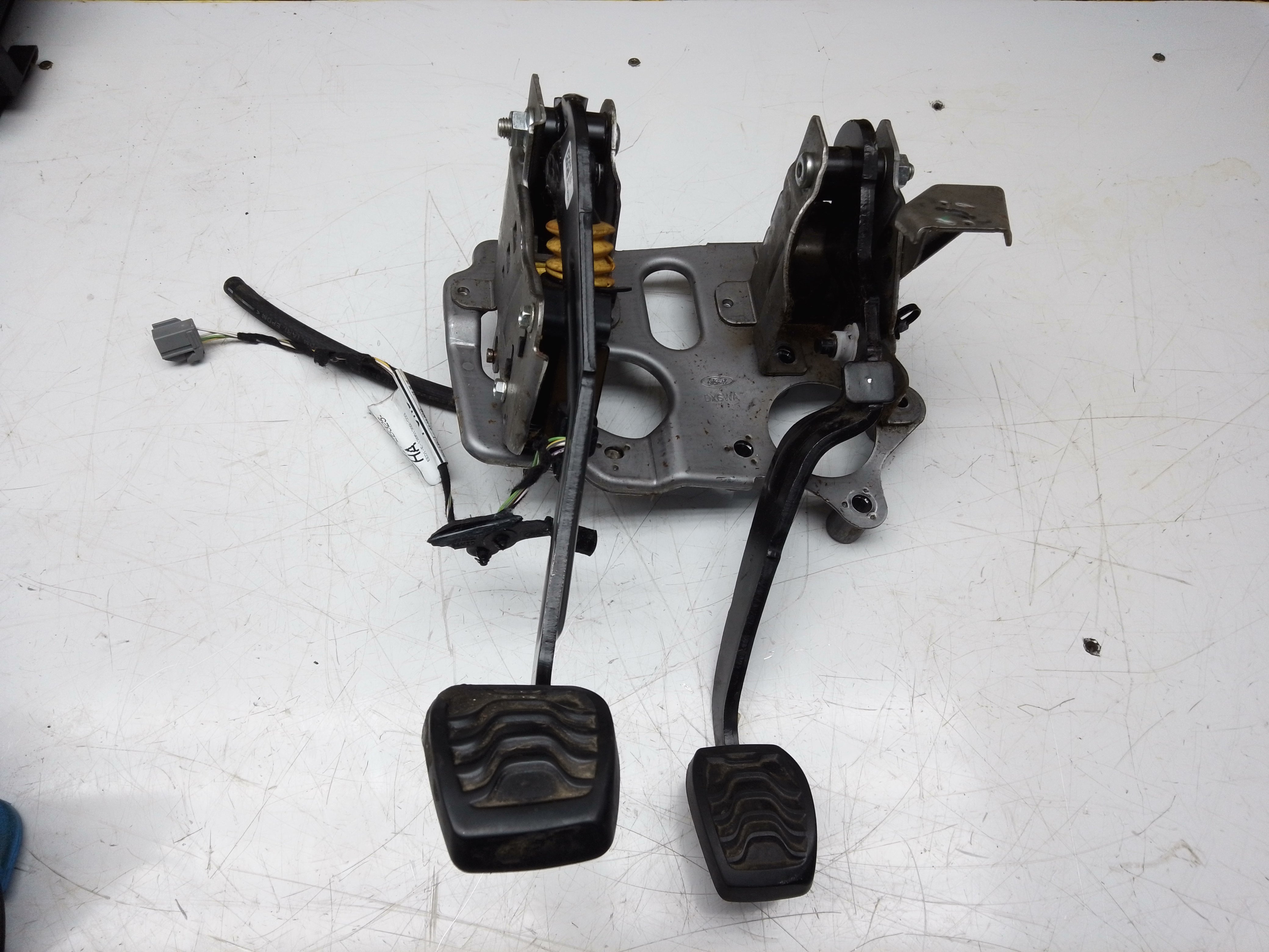 Ford Transit 2021 Brake & Clutch Pedal (GK2T-2B325-HA) (EE01-E-12851392-033)