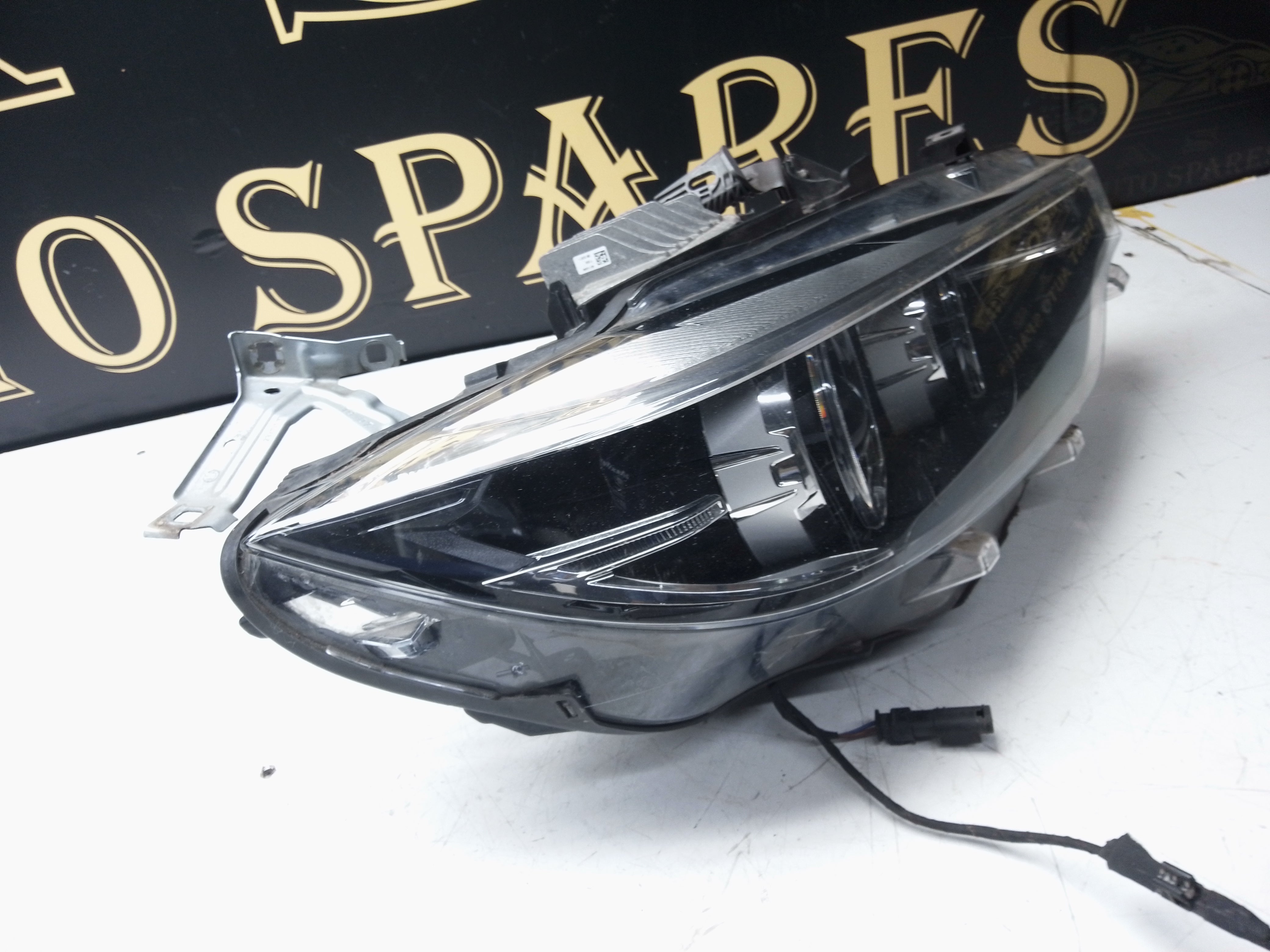 BMW 4 Series F32 Right Headlight LCI LED (90146255)