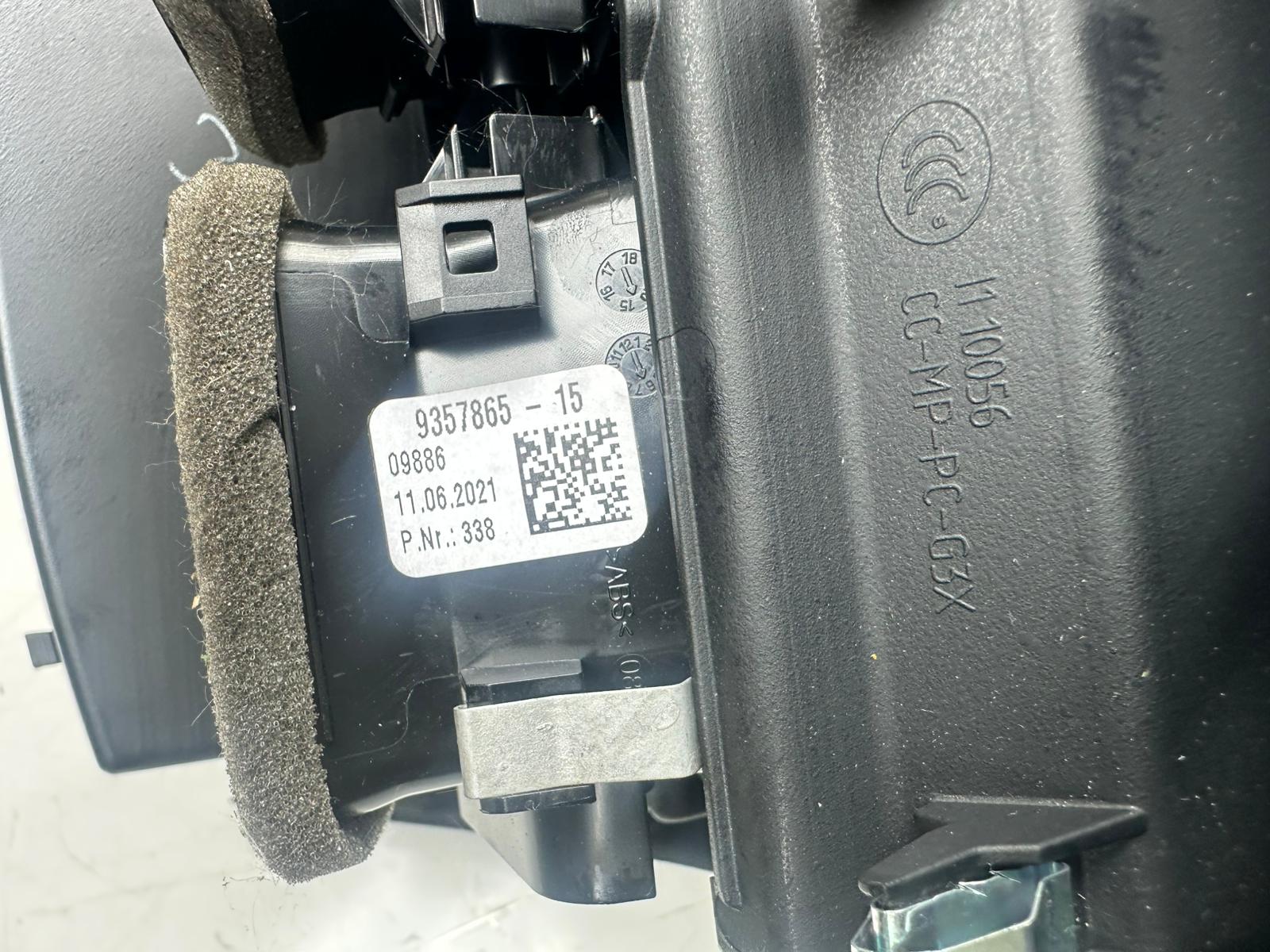 BMW 530e 2018 Centre Console Rear Air Vent Unit (51169330681)