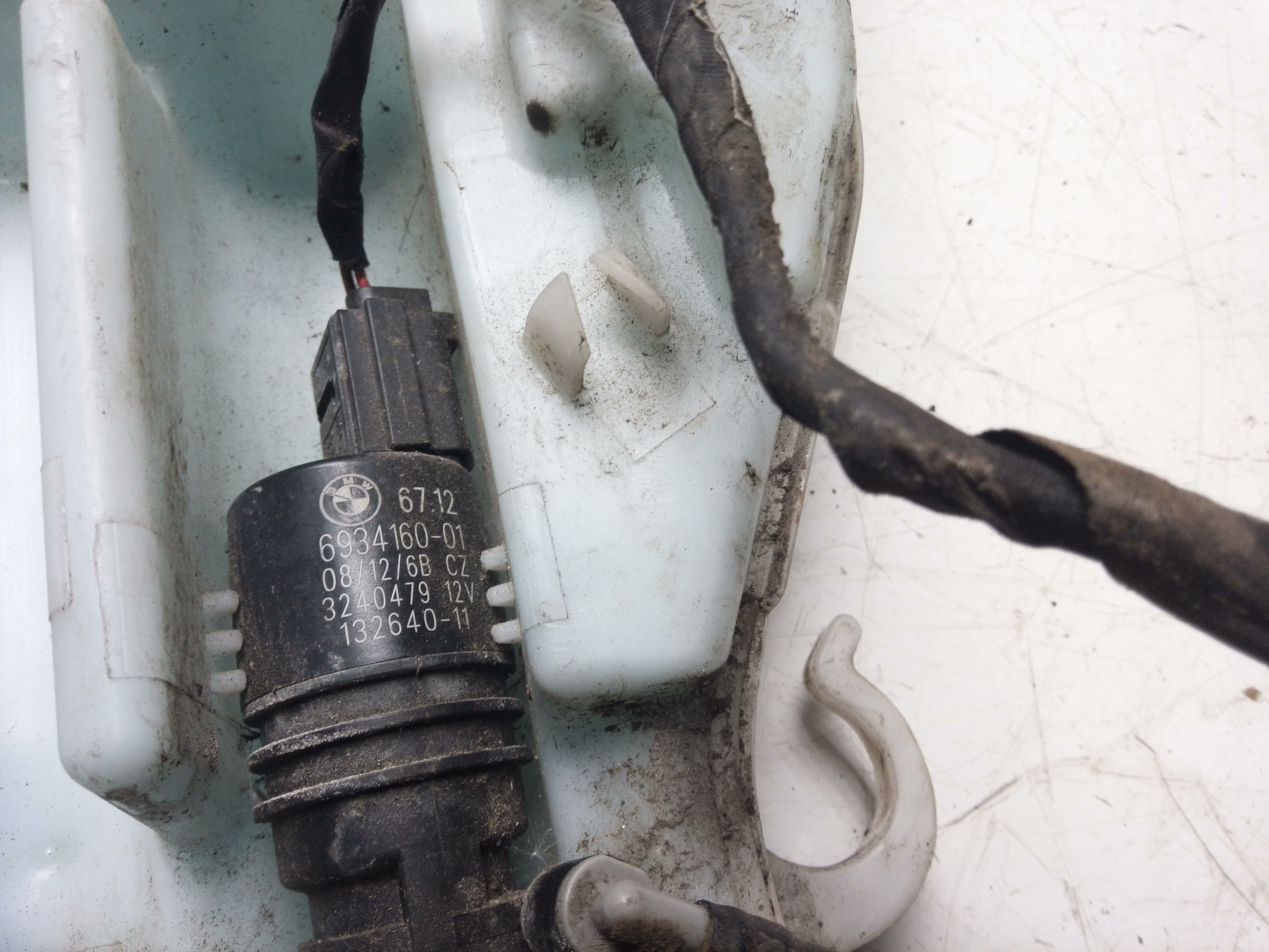 BMW F10 528i Windshield Washer Tank 2011 (132640-11)