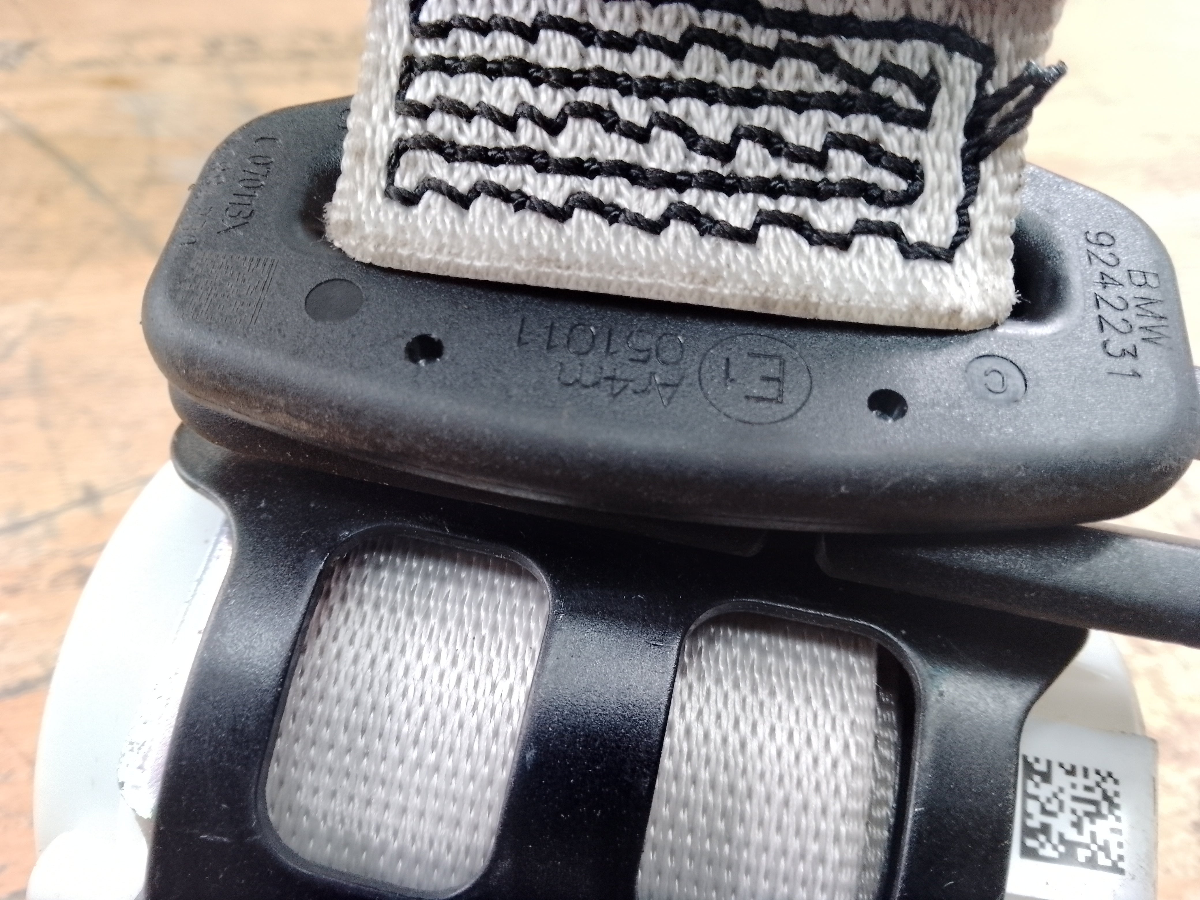 BMW 5 Series F10 F11 Seat Belt Rear Centre (34036732A) (9116275 03)