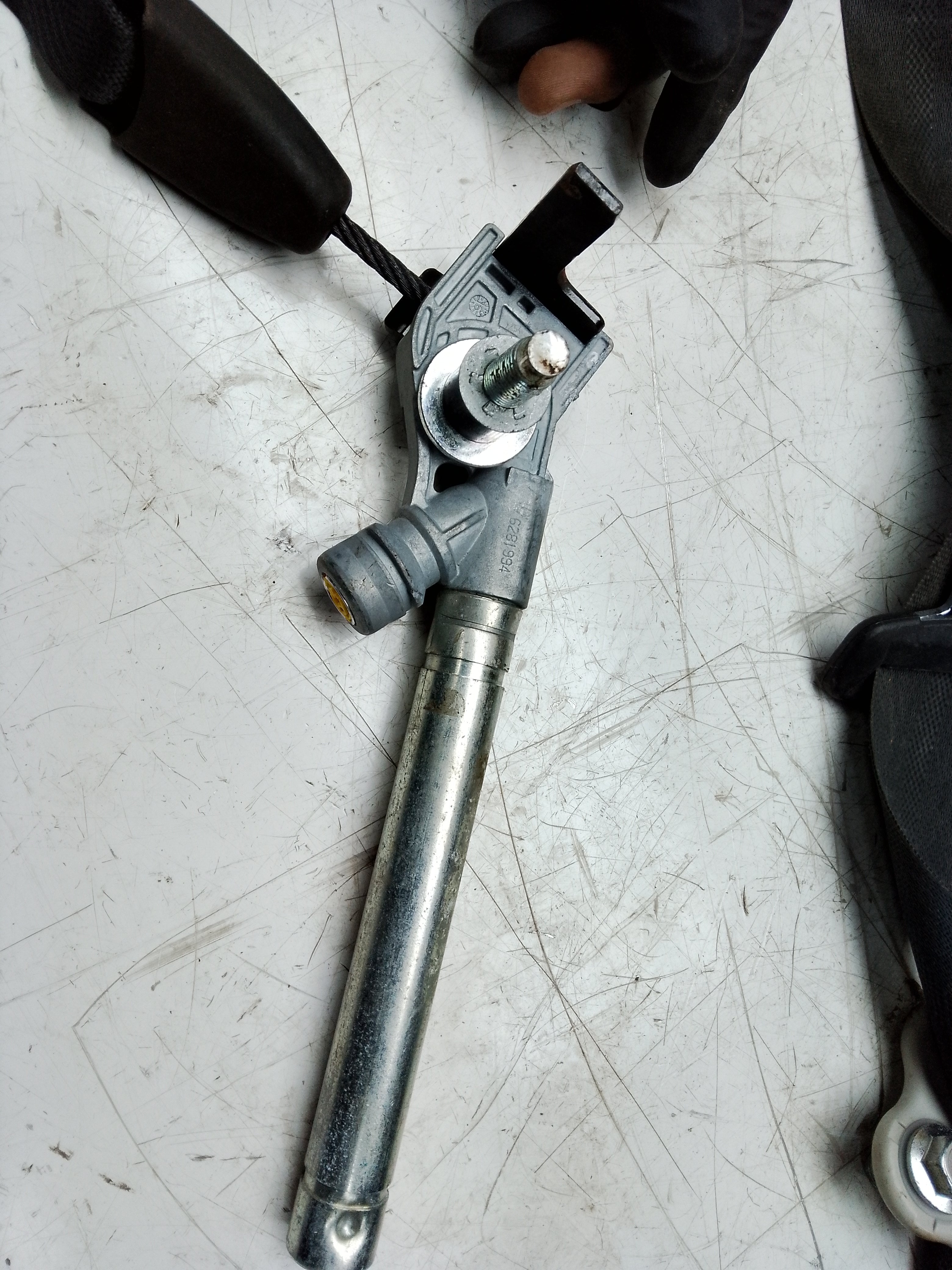 Jaguar F-Pace X761 2016–20 Front Right Driver Side Seatbelt with Pretensioner (G622736100C)