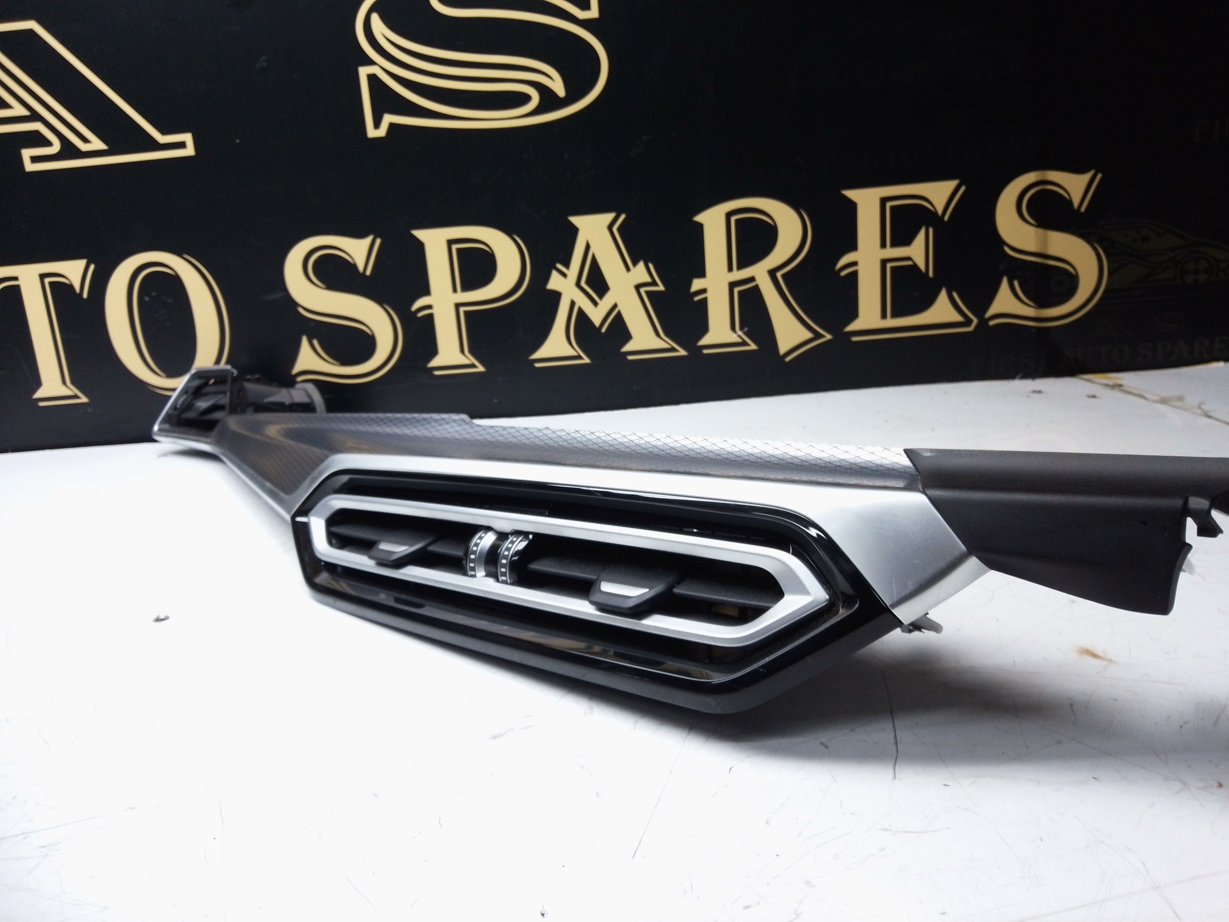 BMW 3 Series G20 G21 2023–2024 Dashboard Glove Box Trim (9P962571809)