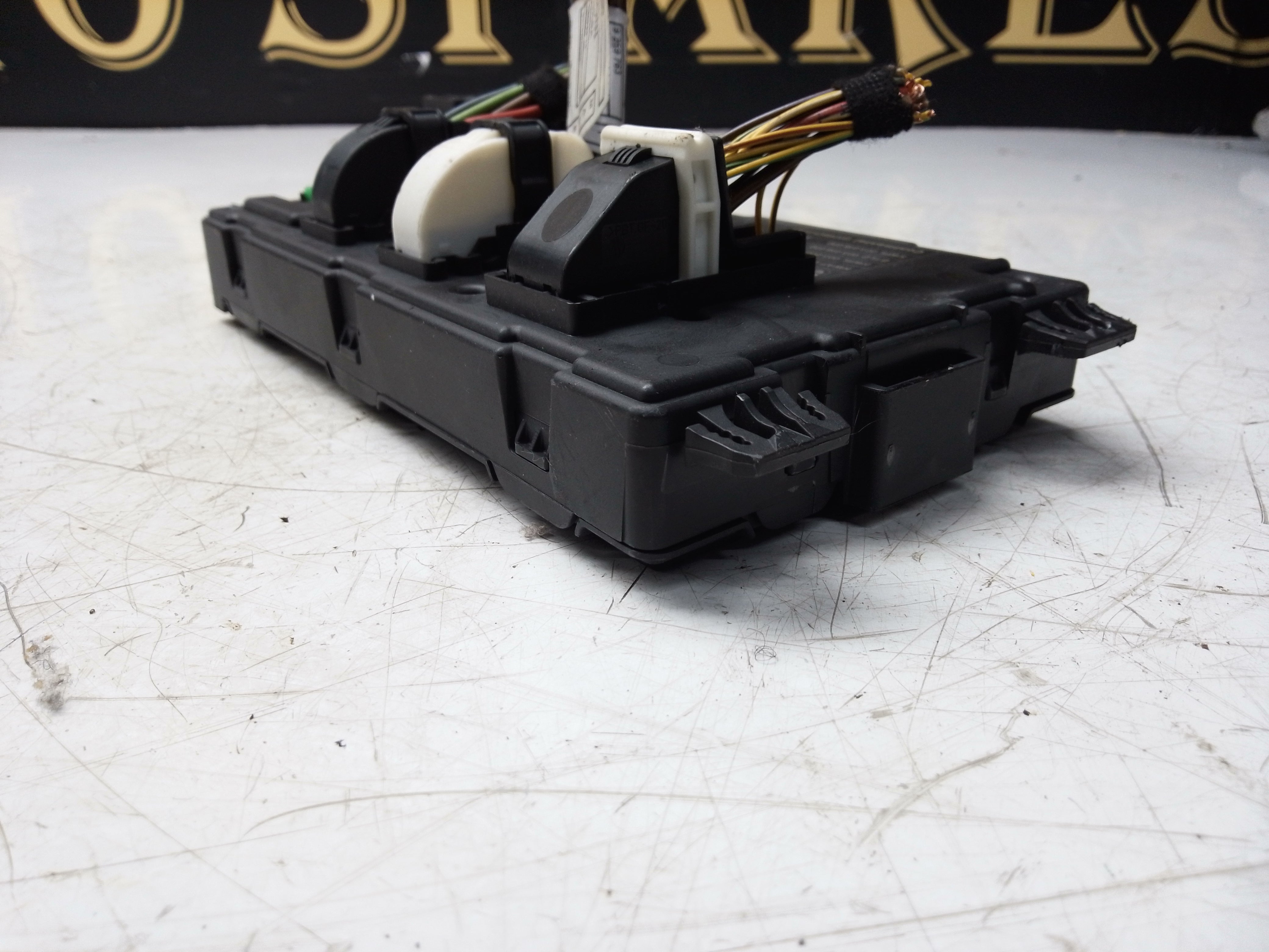 BMW 3 Series F30 F31 320i 320D 2012-2015 Rear Fuse Box Control Module (9279823)