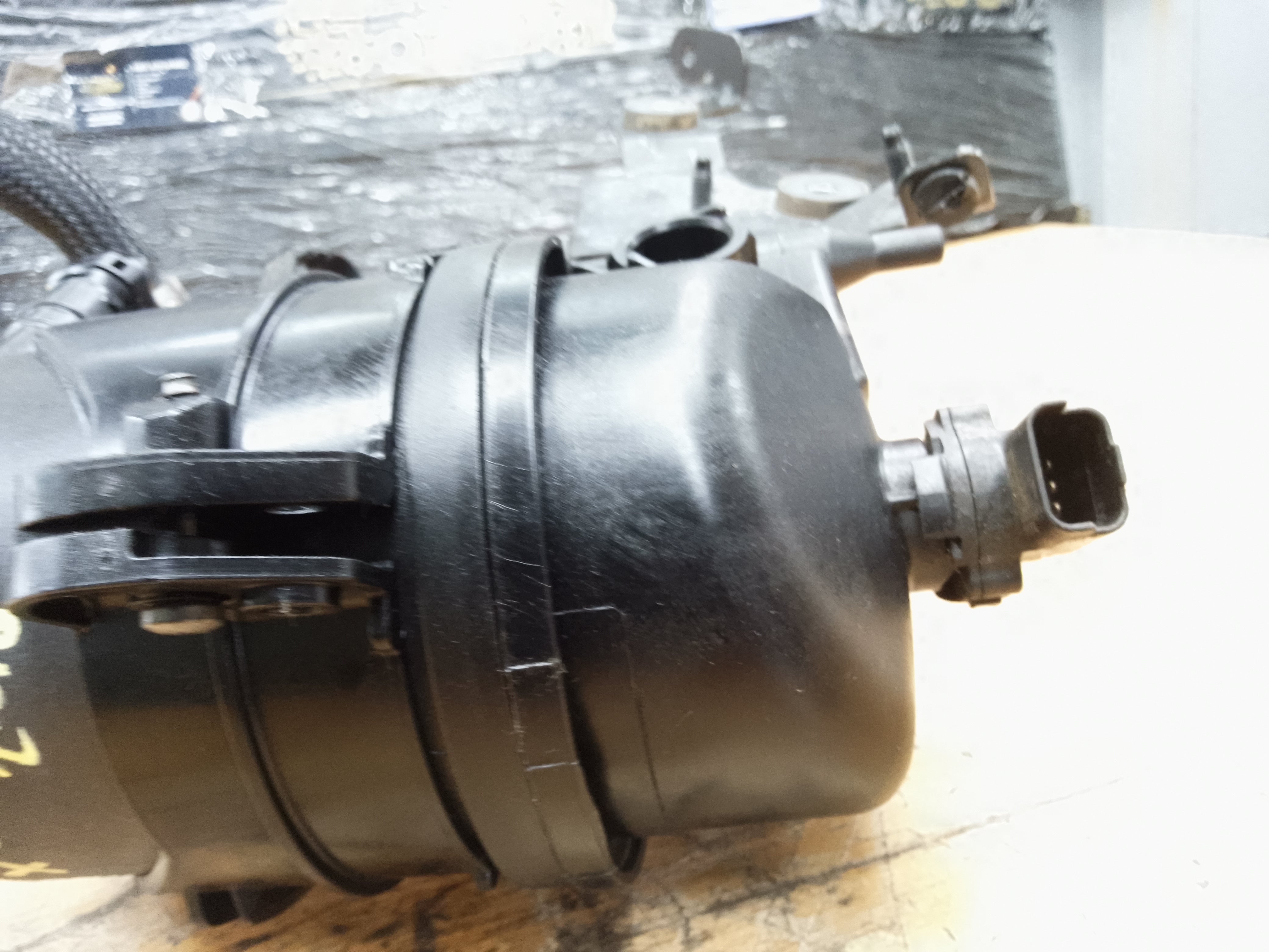 Jaguar XE 2015–2021 Diesel 204DT Fuel Filter Housing (GX73-9D202-AE)