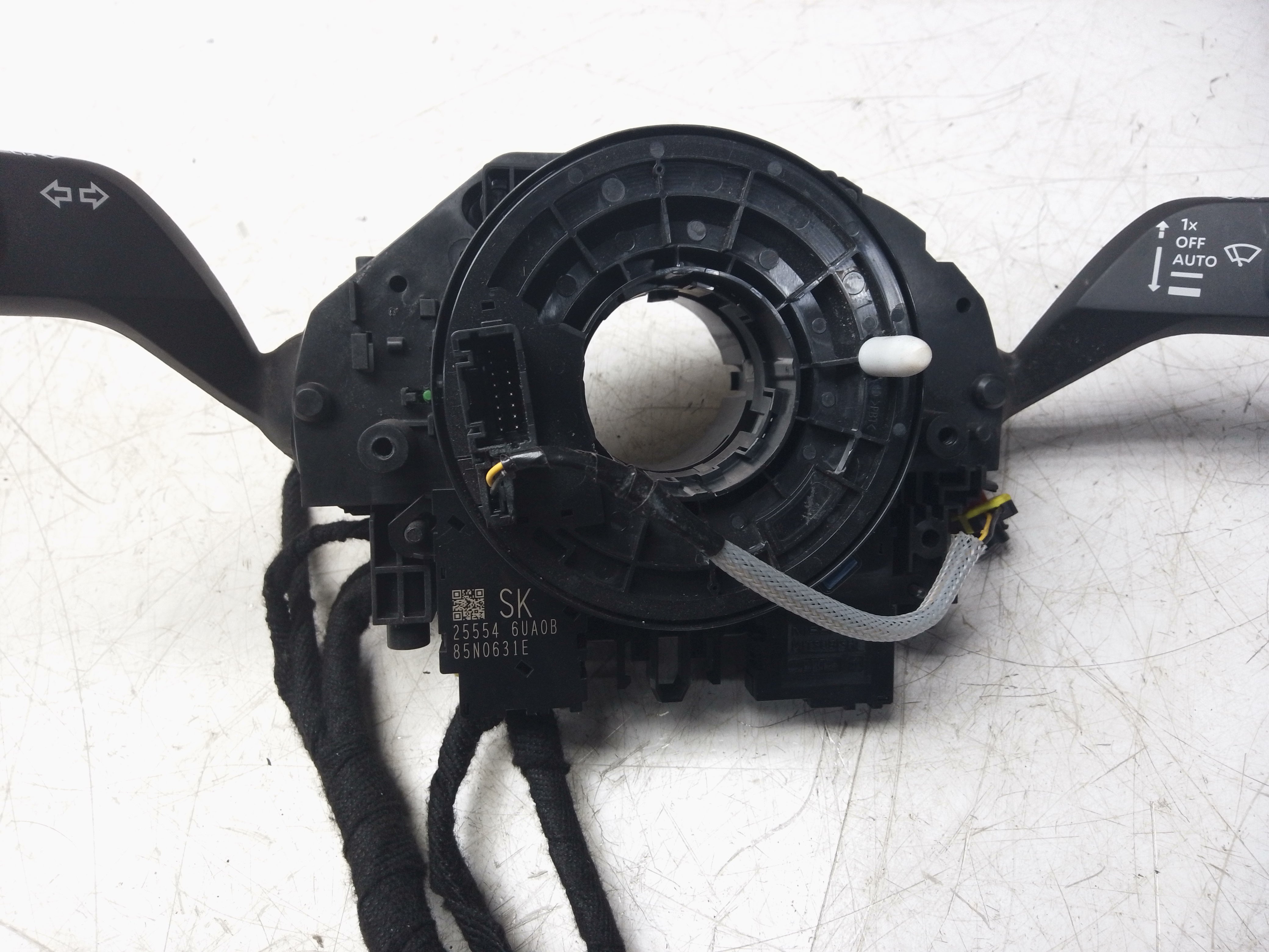 Nissan Qashqai J12 2021–2024 Windscreen Wiper Stalks with Squib (255546UA0B)