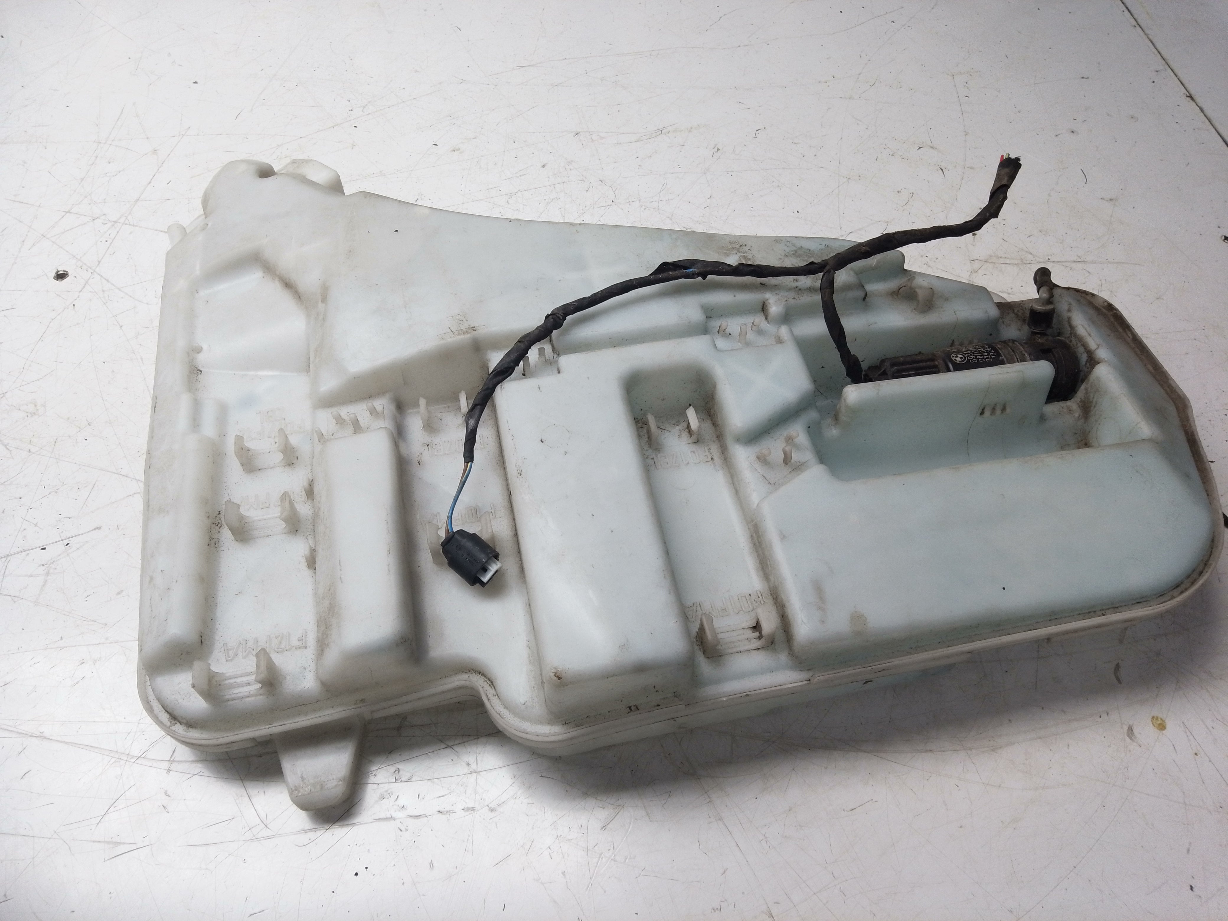 BMW F10 528i Windshield Washer Tank 2011 (132640-11)