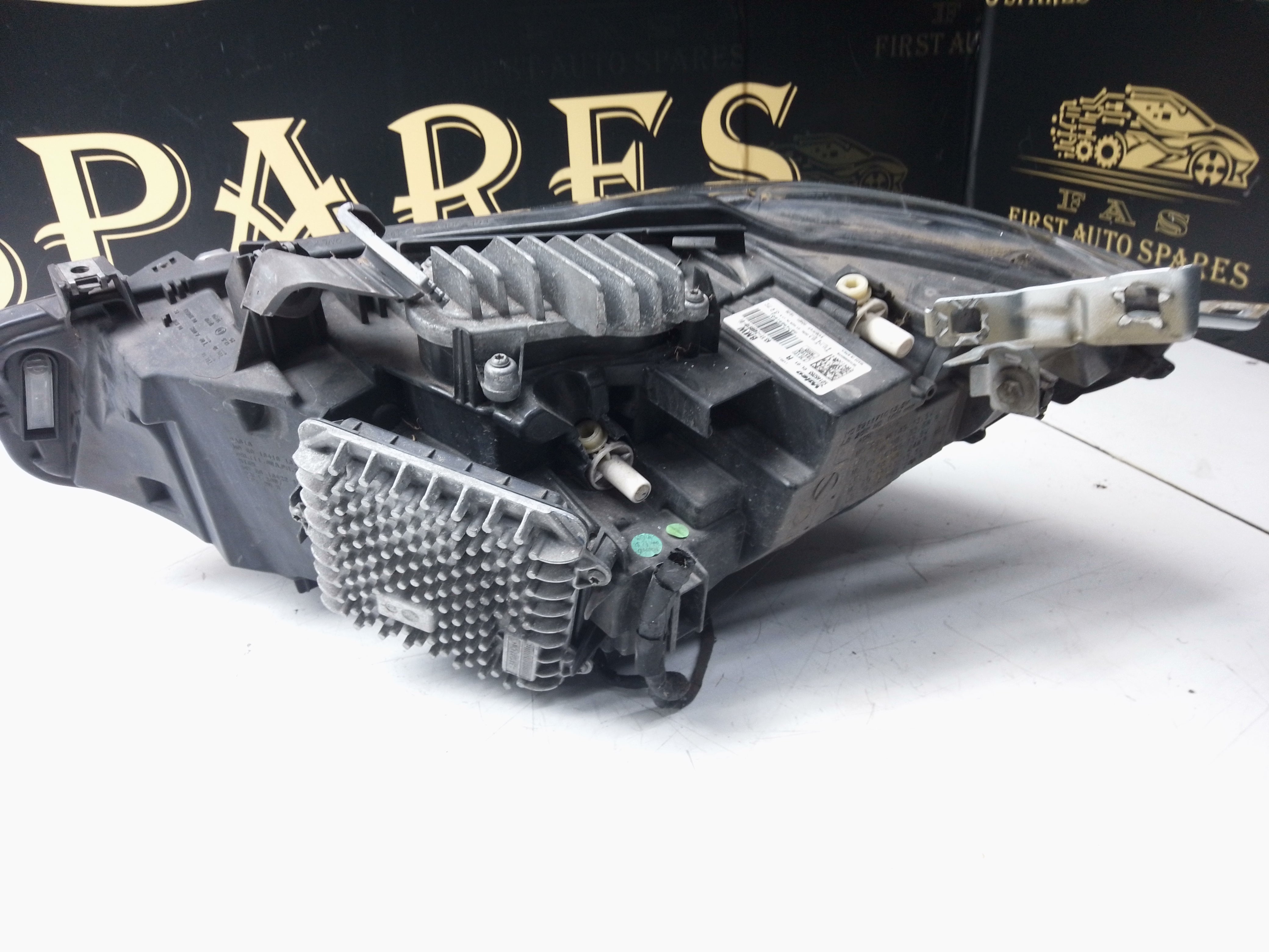 BMW 4 Series F32 Right Headlight LCI LED (90146255)