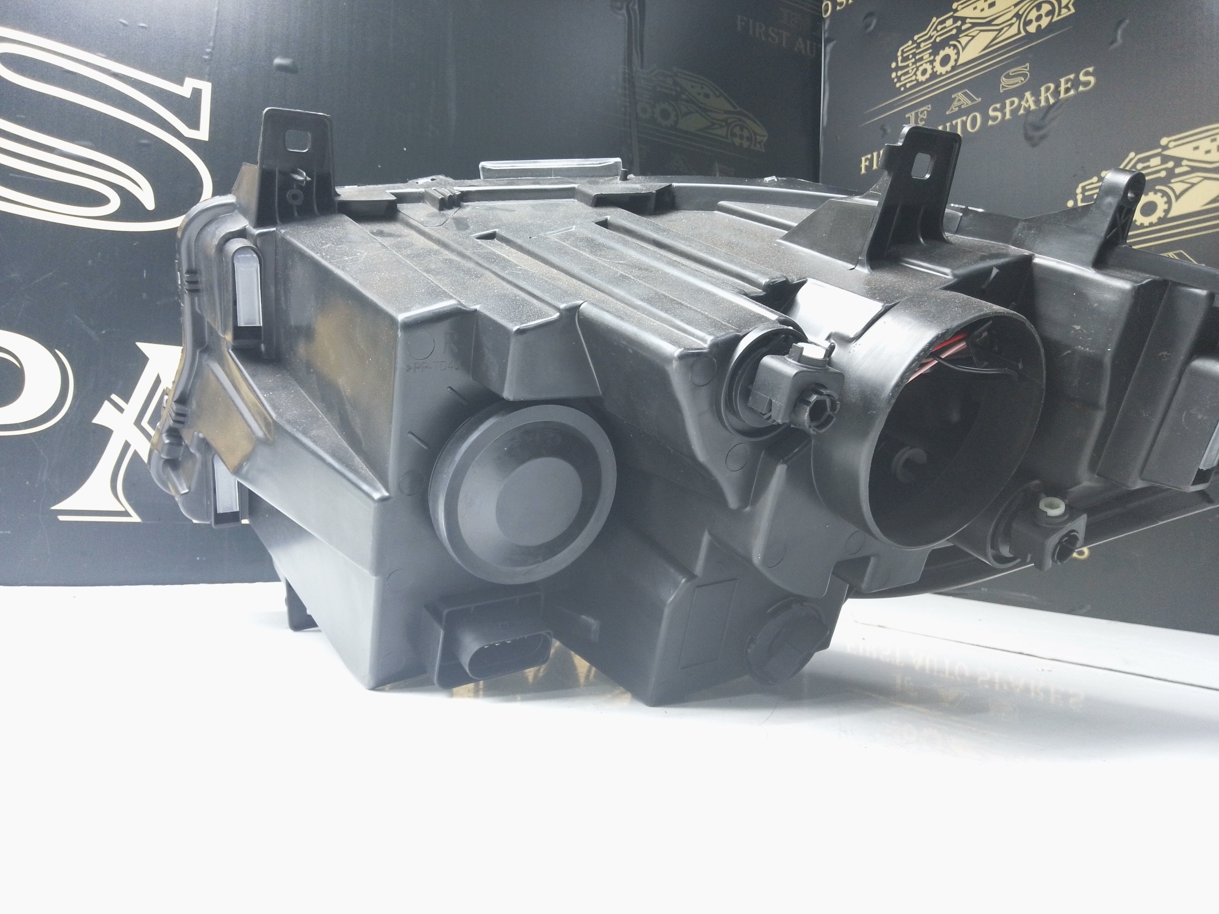 Mercedes Sprinter 2018–2024 Right Headlight