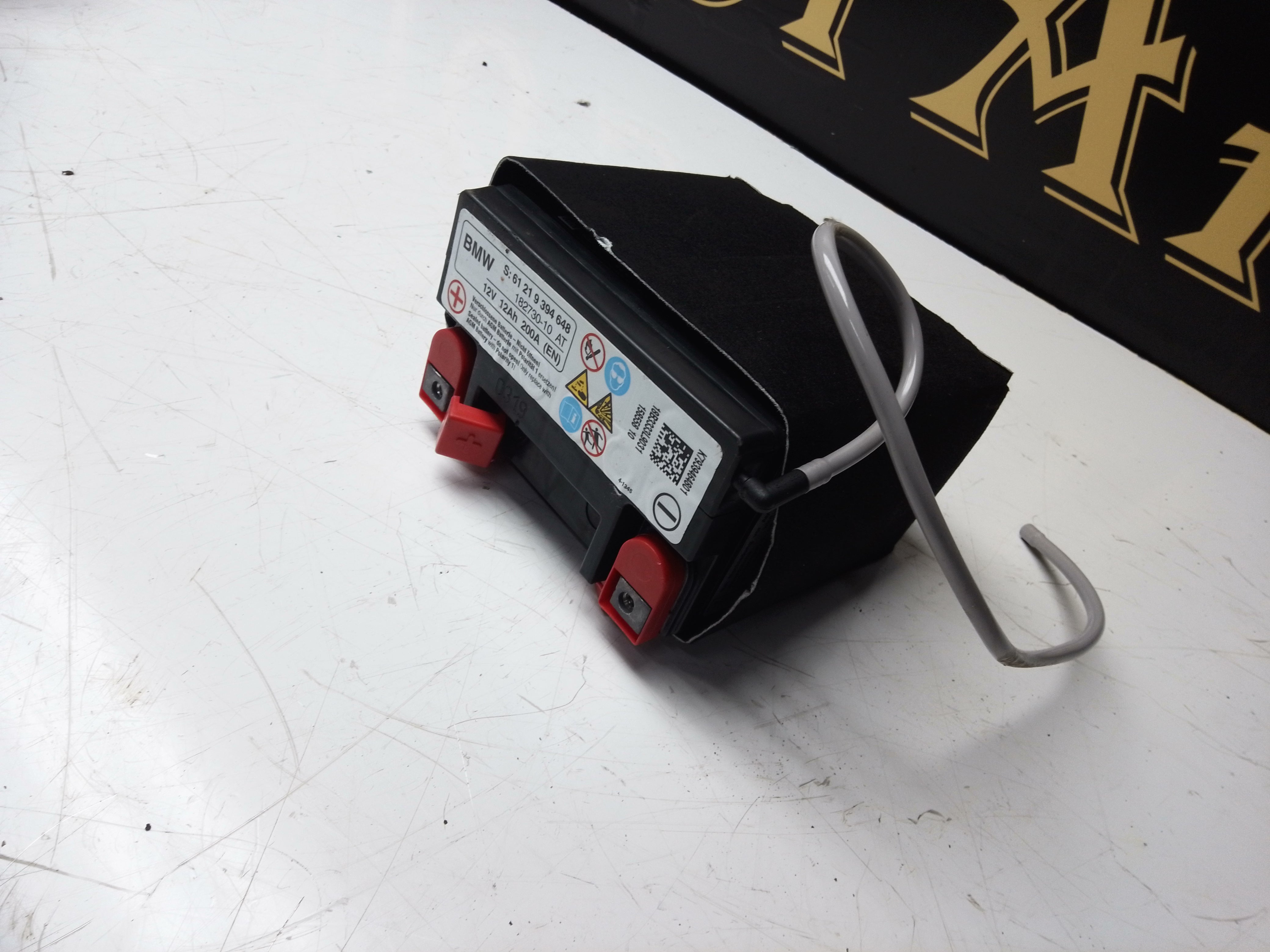 にの BMW F10 F11 F12 F13 G30 G31 AGM Battery (61219394648) (182730-10)