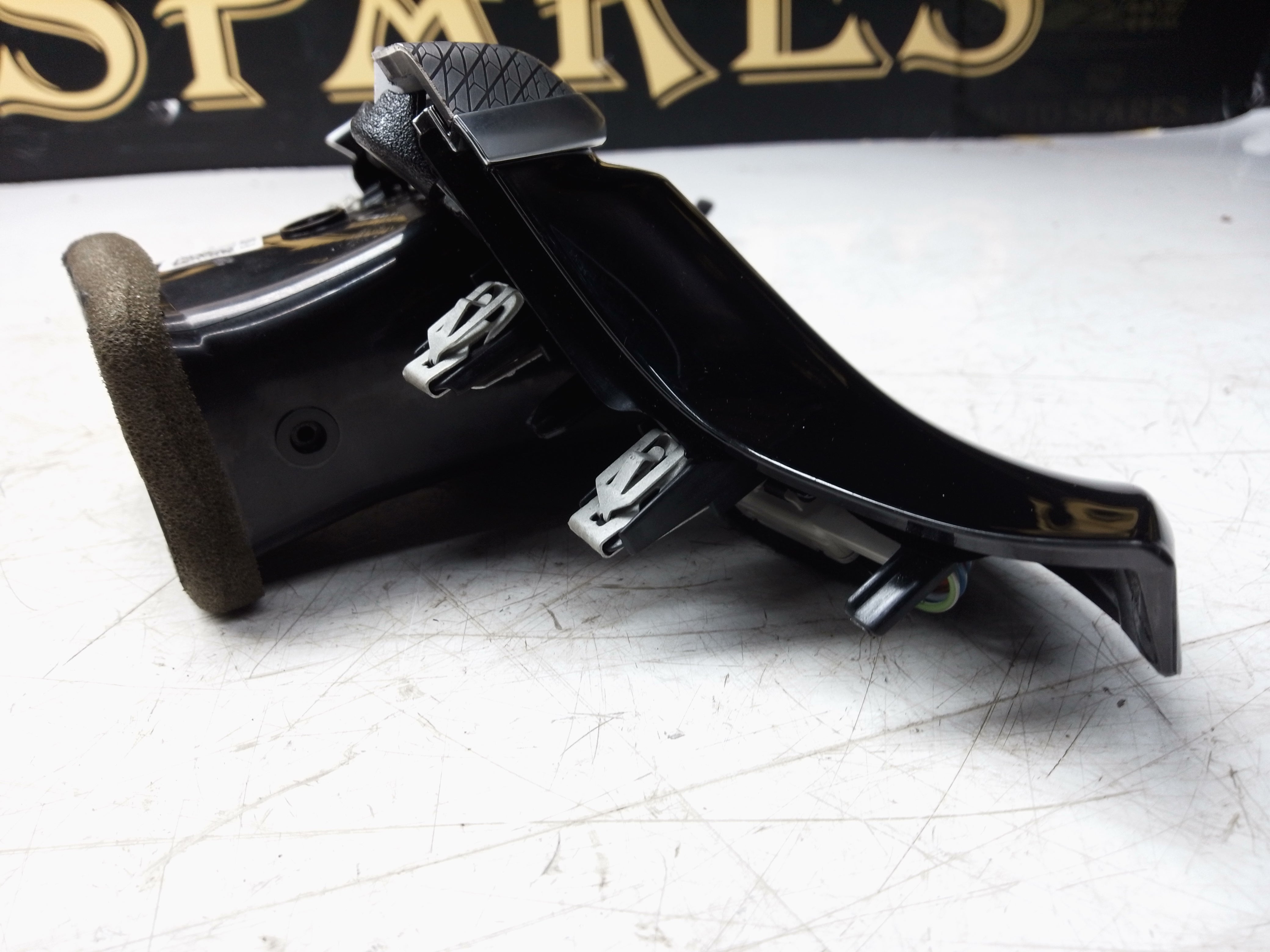 BMW 5 Series G30/G31 Air Vent Right Black (9330858-08)