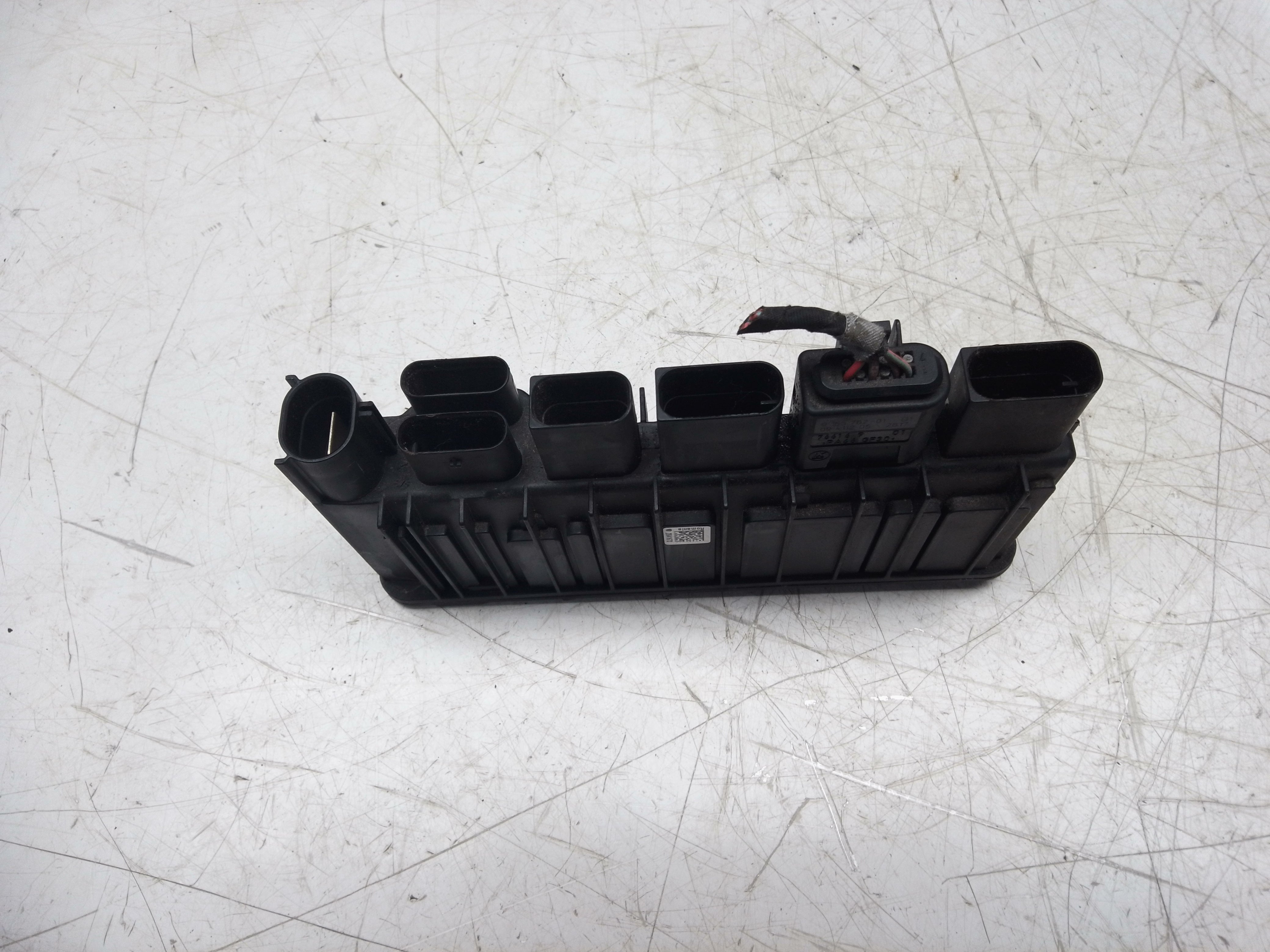 BMW F Series Integrated Supply Control Module (8638551-04)