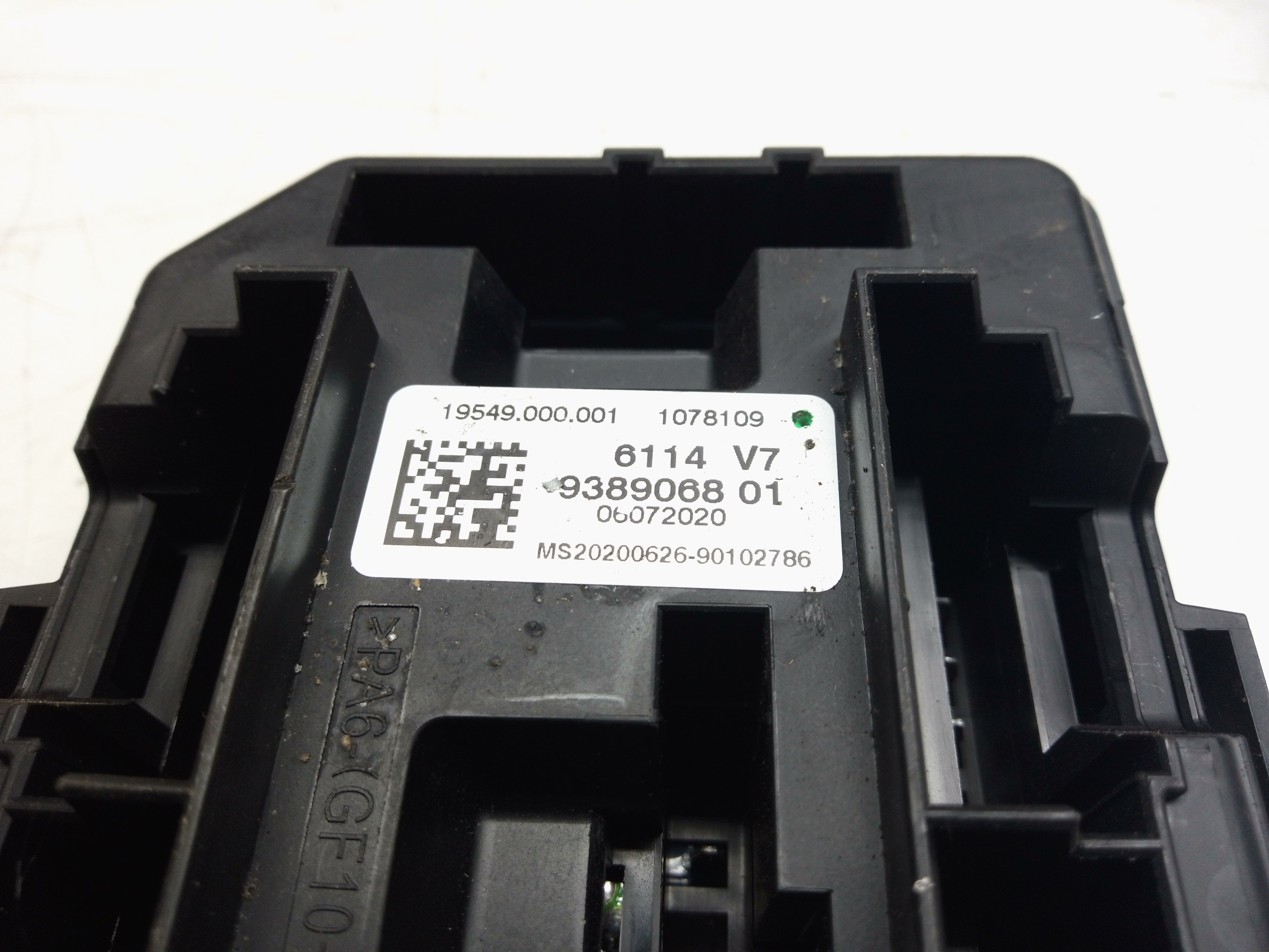 BMW 3 Series 2011–2018 Fuse Box (9389068)