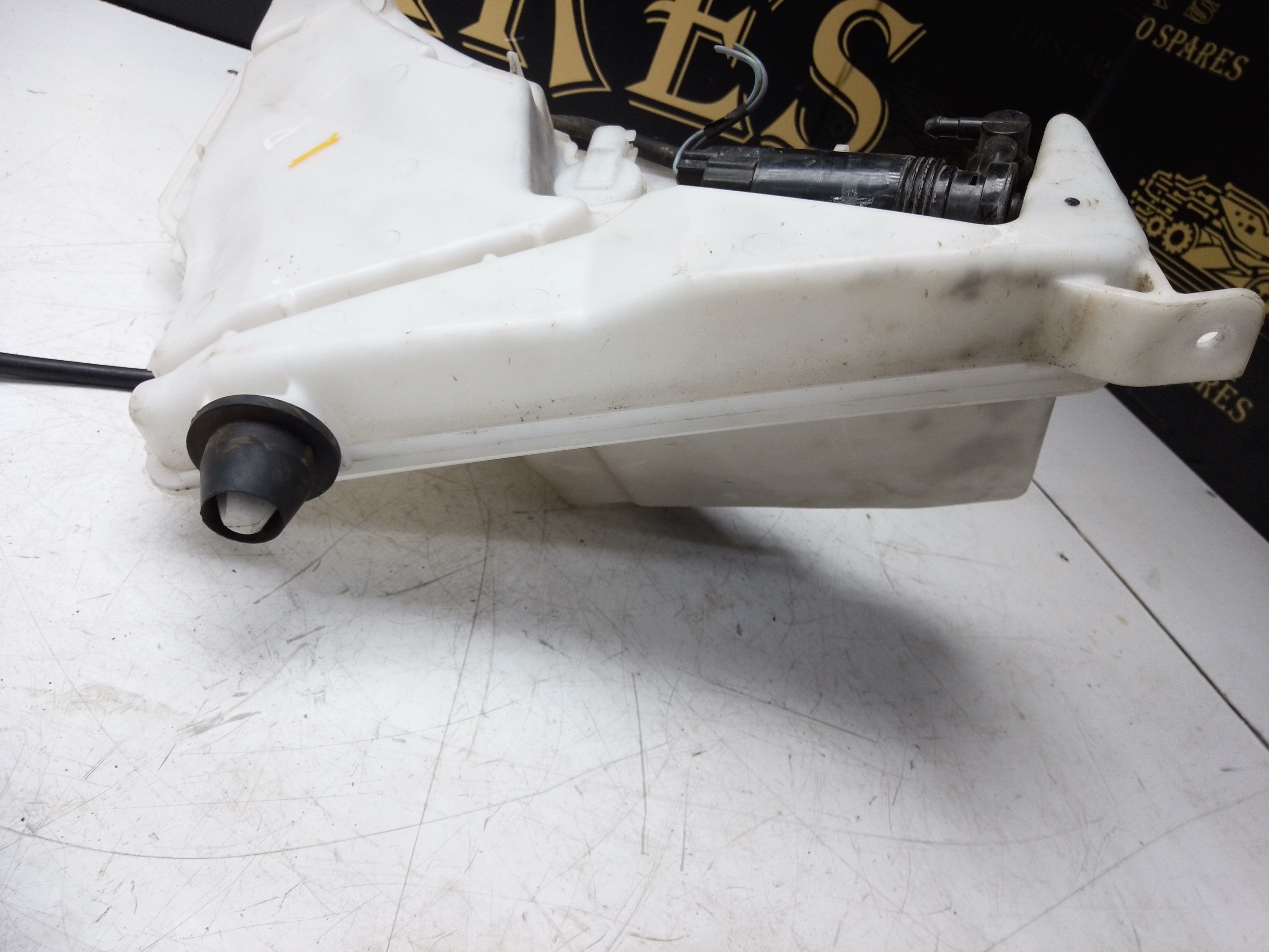 Range Rover Sport 2015 Windscreen Washer Bottle (GPLA17B613AC)