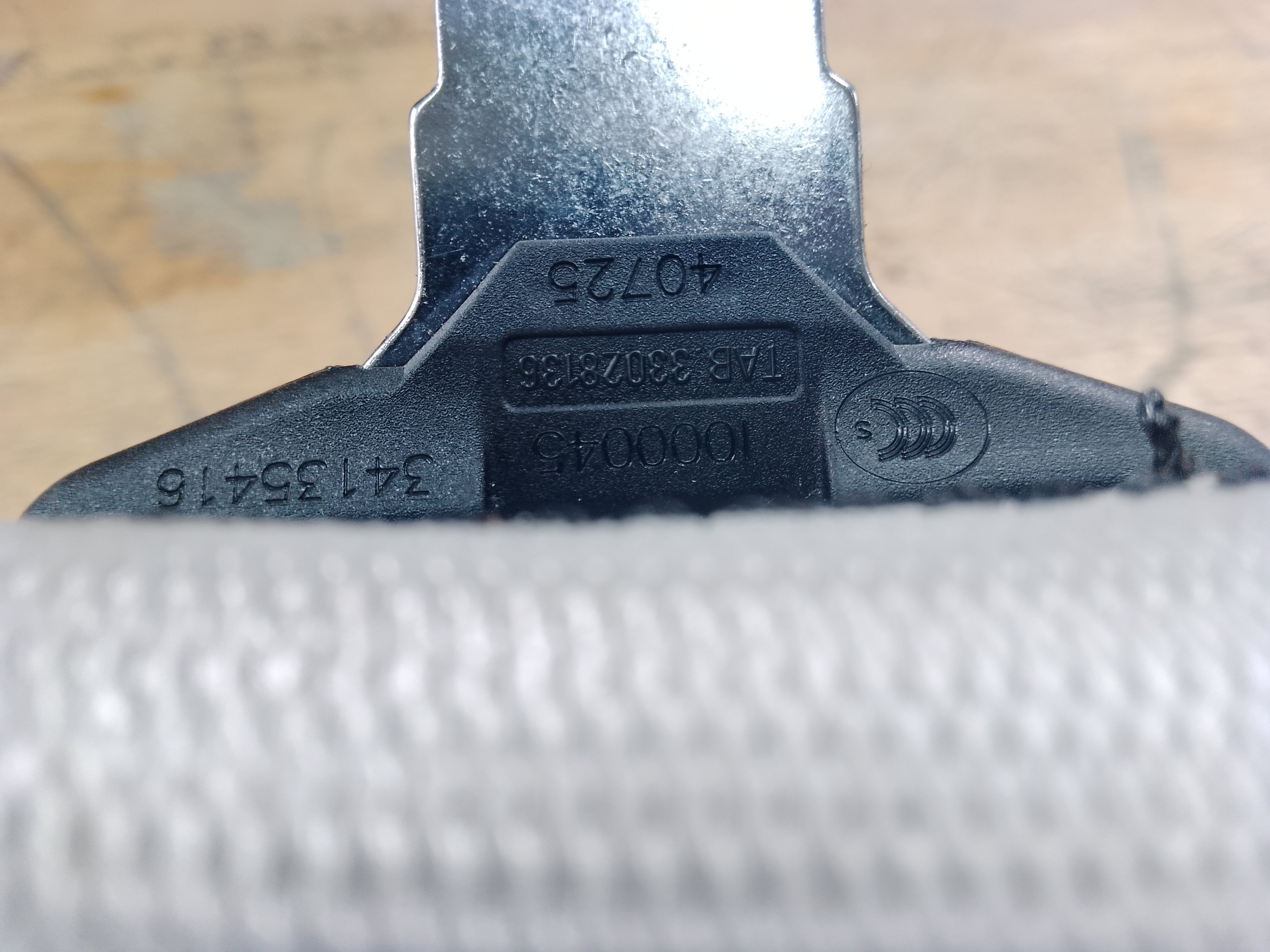BMW 5 Series F10 F11 Seat Belt Rear Centre (34036732A) (9116275 03)