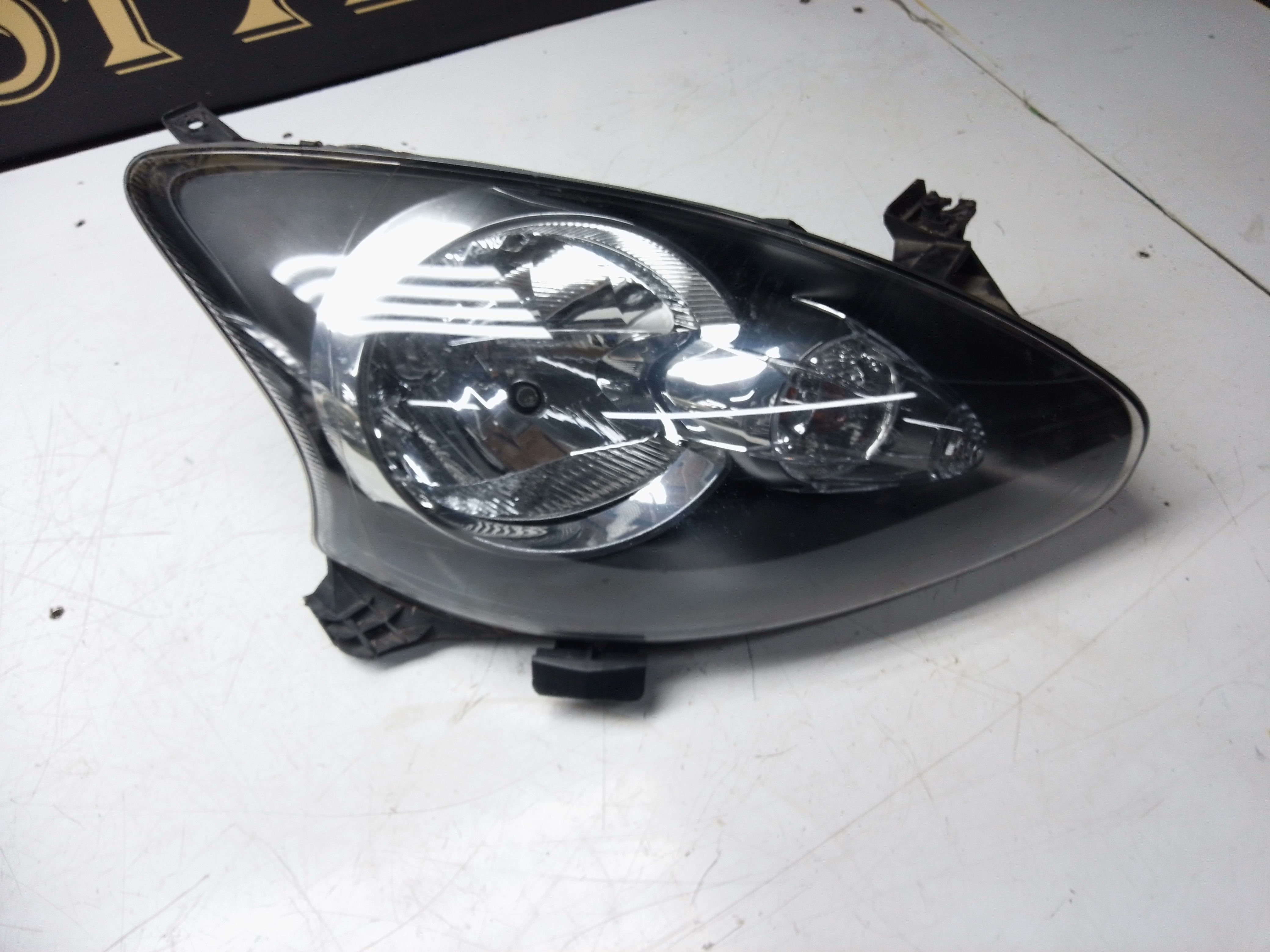 Toyota Aygo 2012 Right Headlight (81130-0H021)