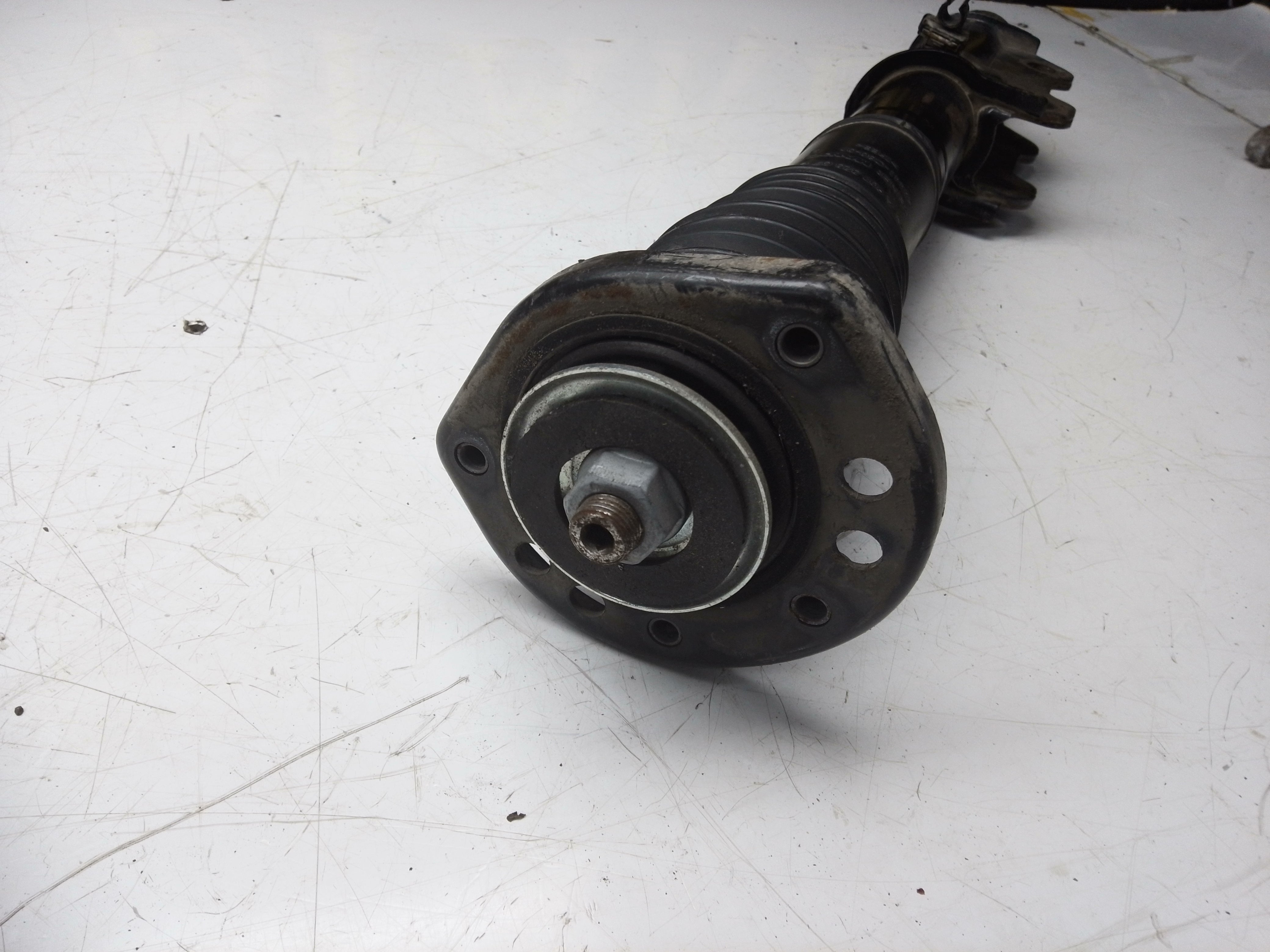 Mercedes Sprinter Front Shock Absorber Suspension (A9073205201)