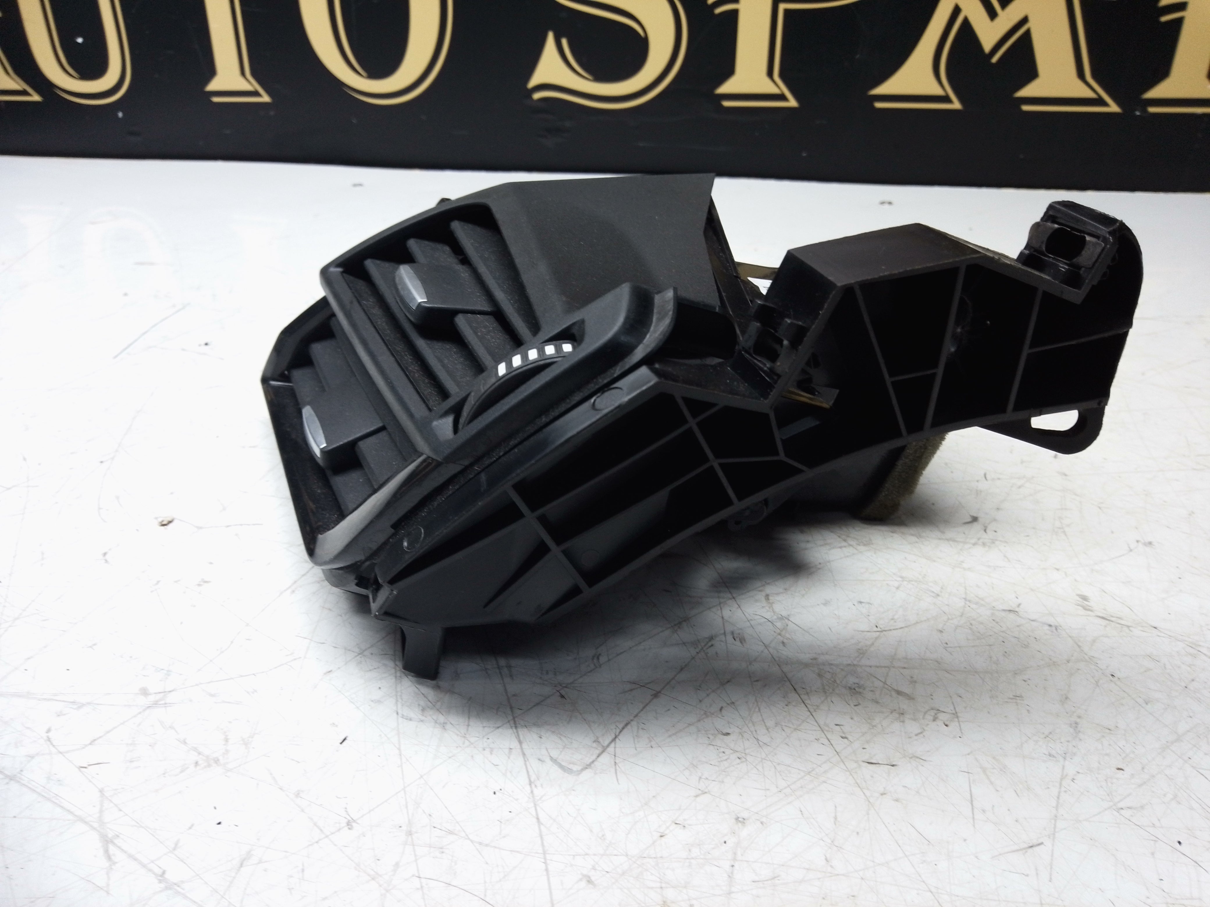 BMW X5 2017 Front Driver Side Dashboard Air Vent Grille (9270517)