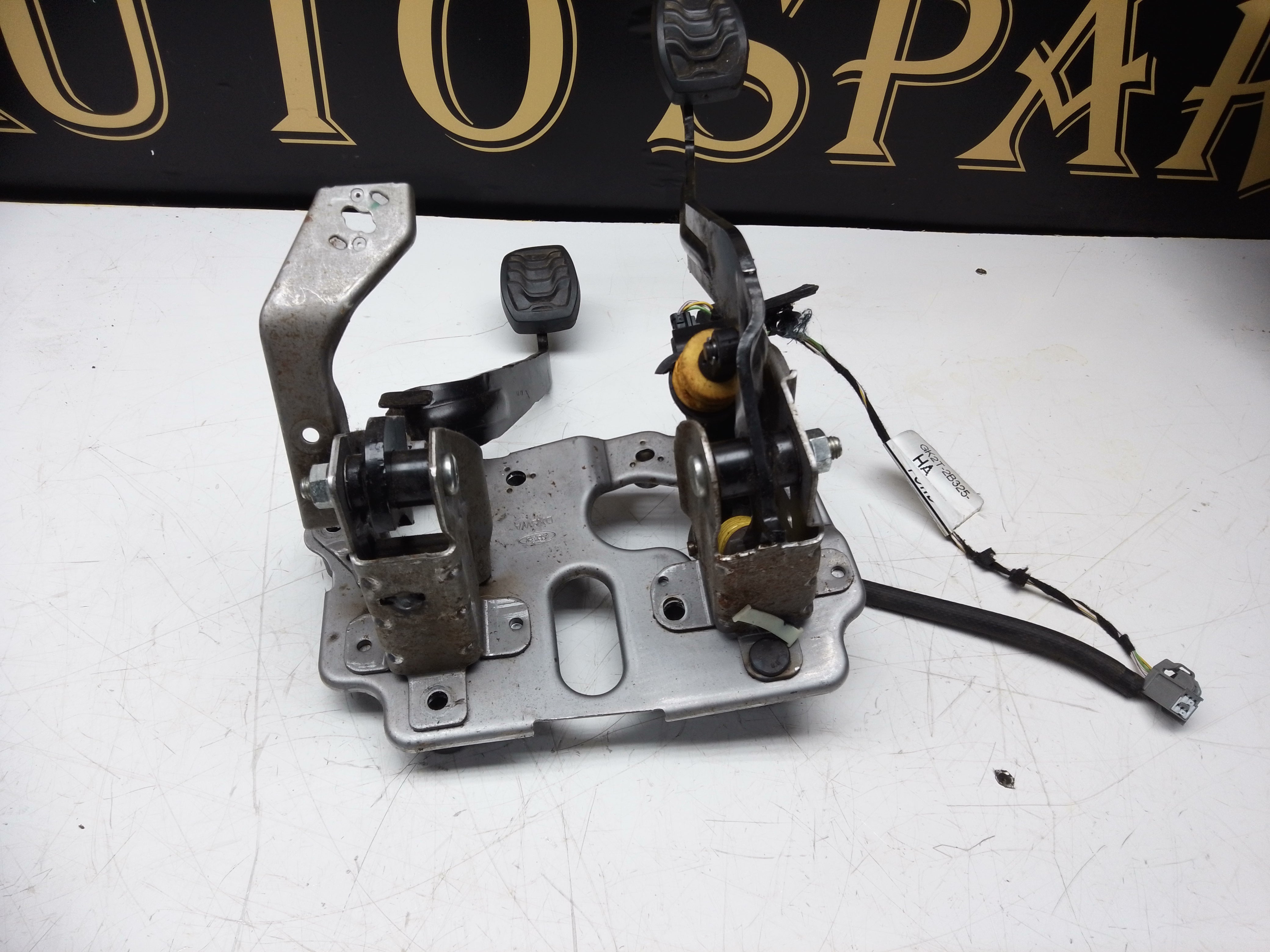 Ford Transit 2021 Brake & Clutch Pedal (GK2T-2B325-HA) (EE01-E-12851392-033)