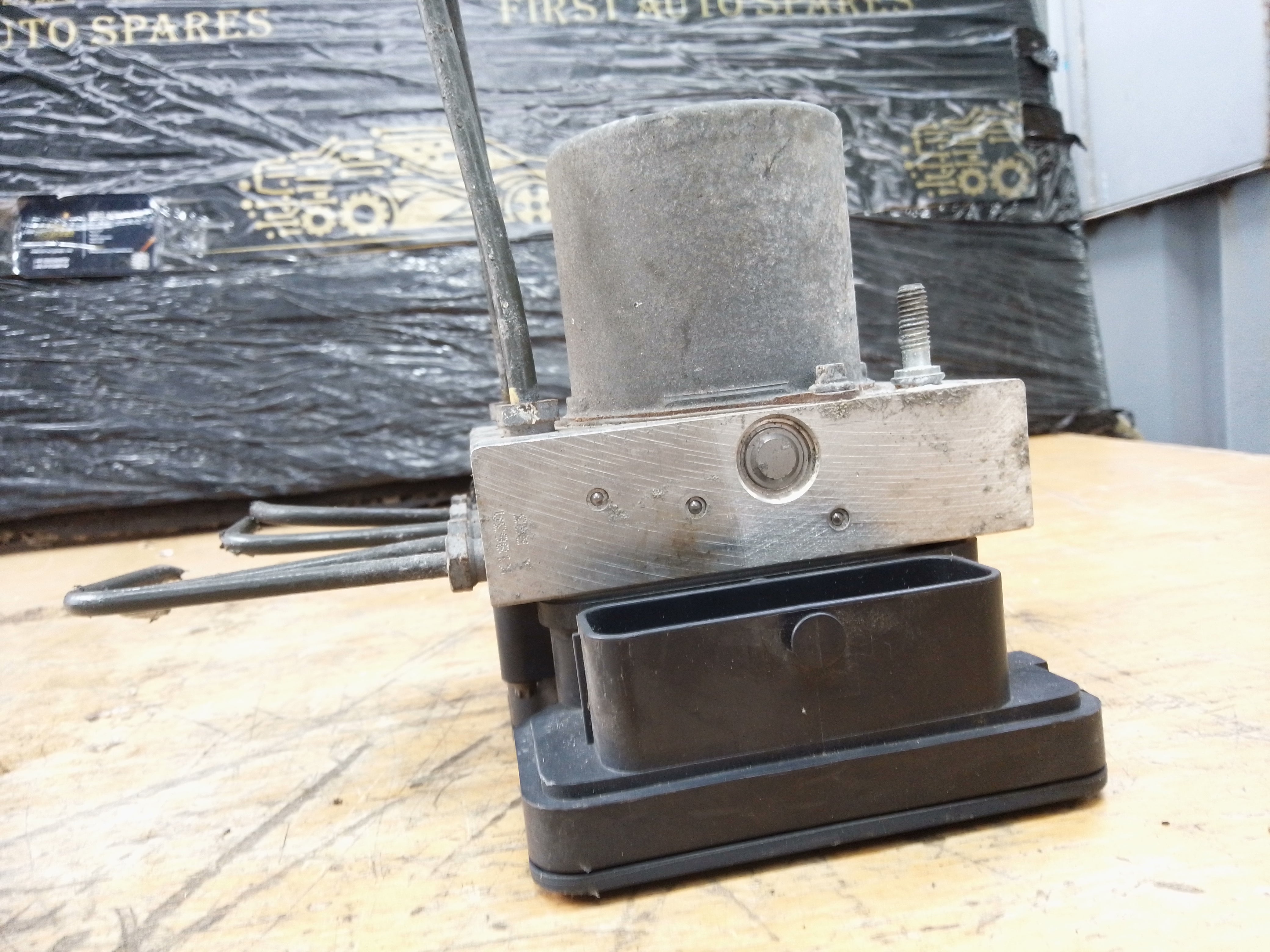 Mercedes Sprinter 2009–2023 W906 ABS Pump Control Modulator (A9069002001)