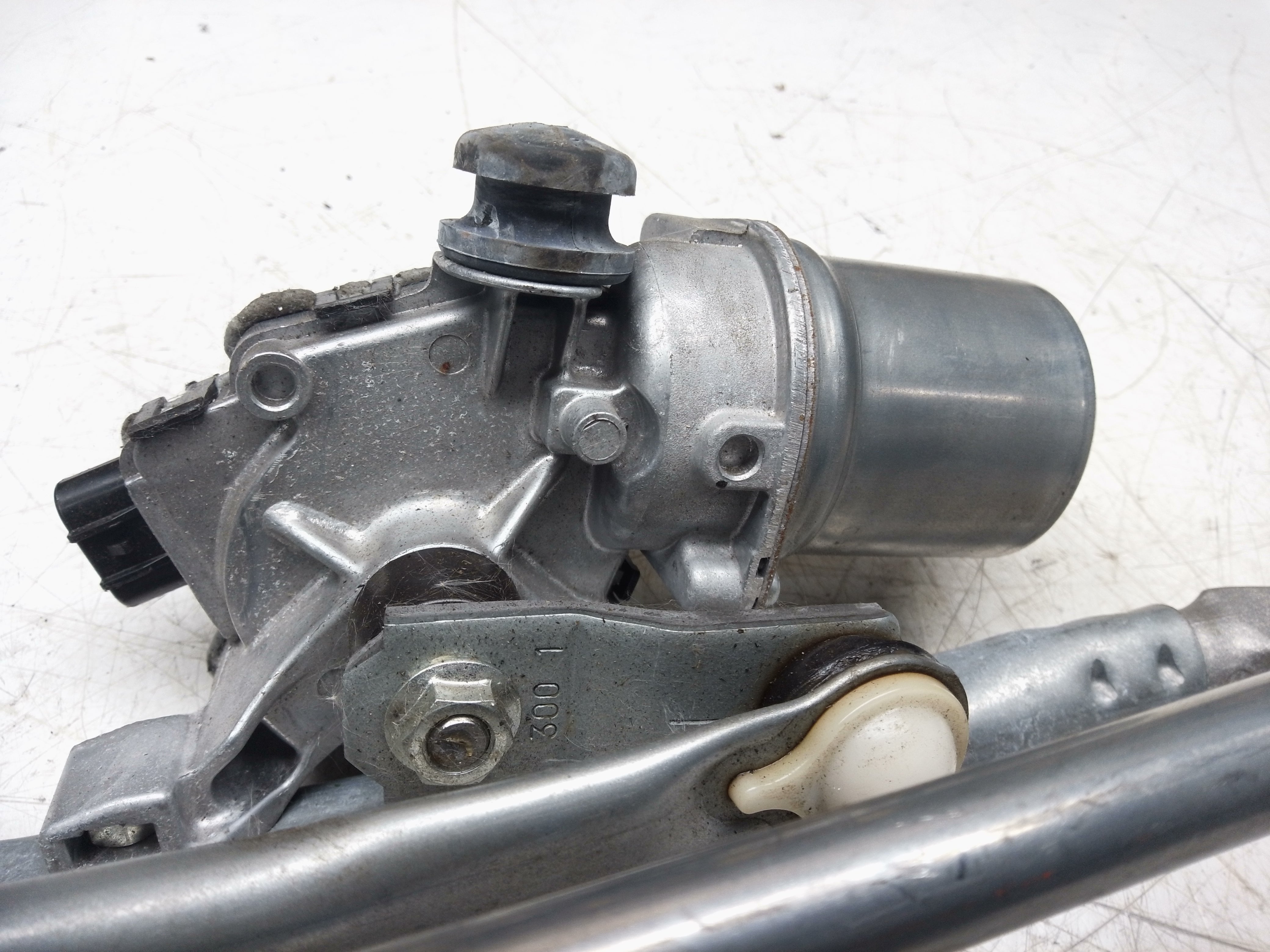 Toyota Aygo X 2020–2025 Front Wiper Motor & Linkage (85110-K0110)