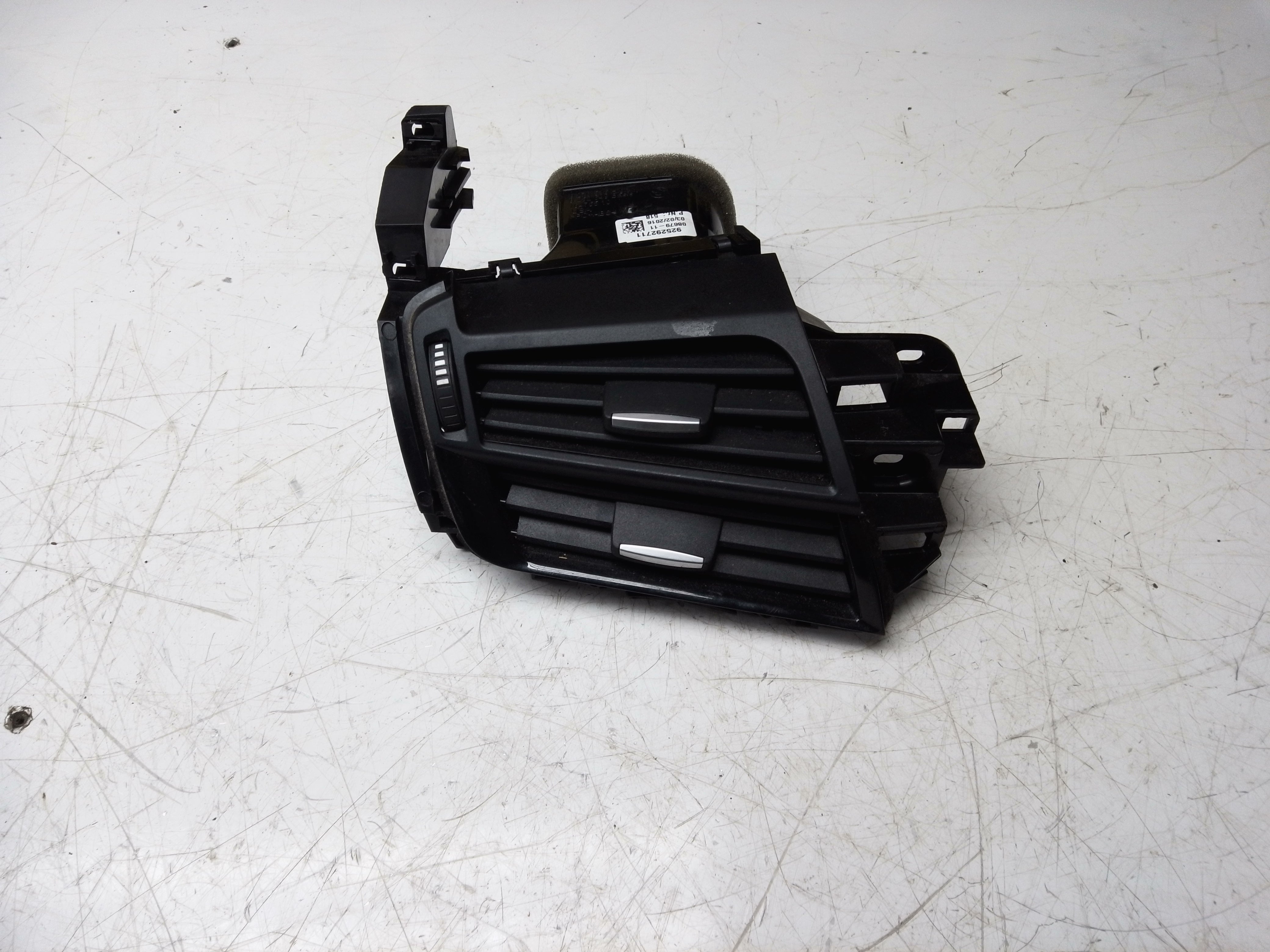 BMW X5 F15 2016 Front Left Side Dashboard Air Vent (9270516 / 9252649)
