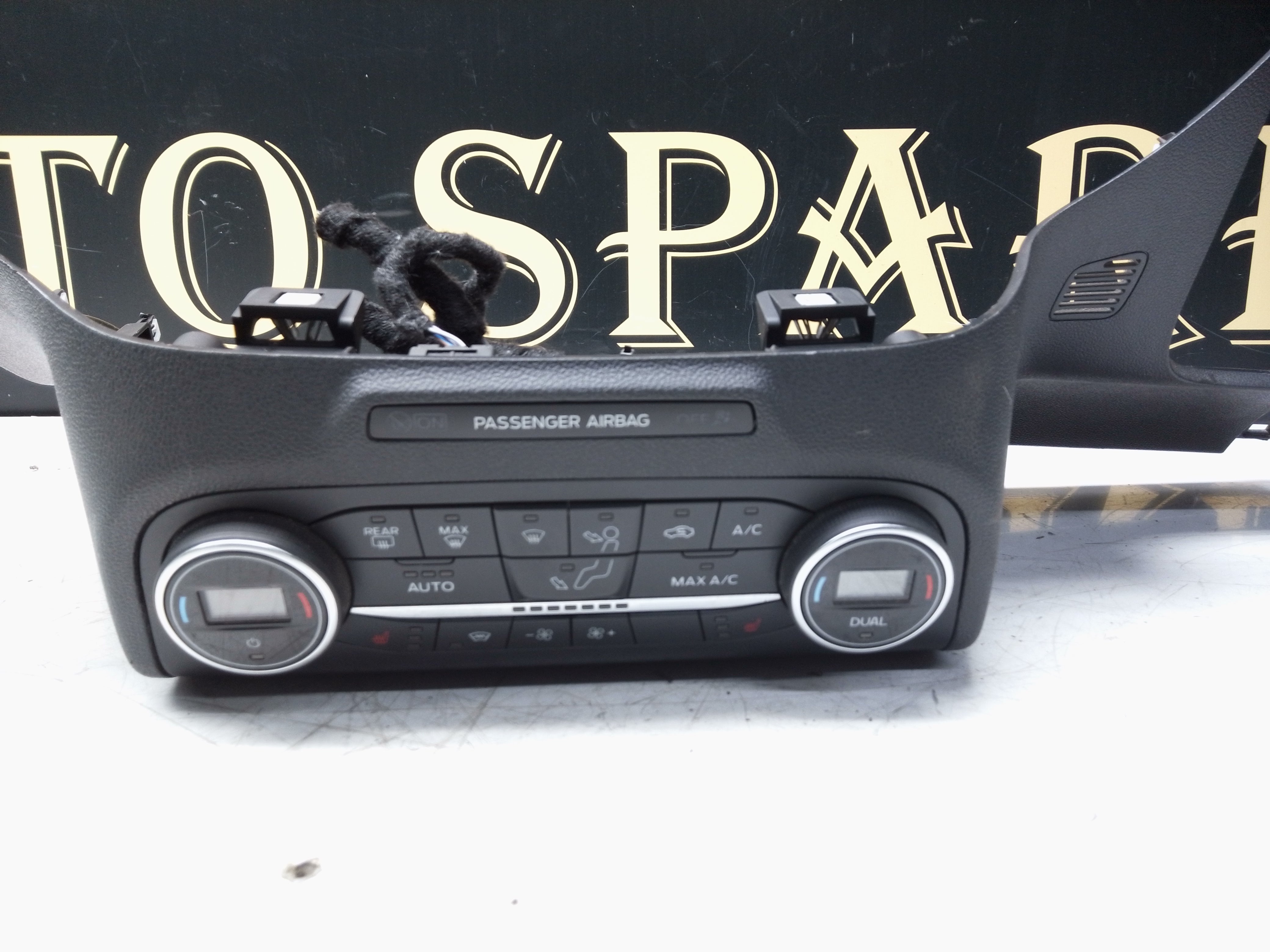 Ford Focus 2018–2021 Heater Climate Control Panel (JX7T-18C612-DD)