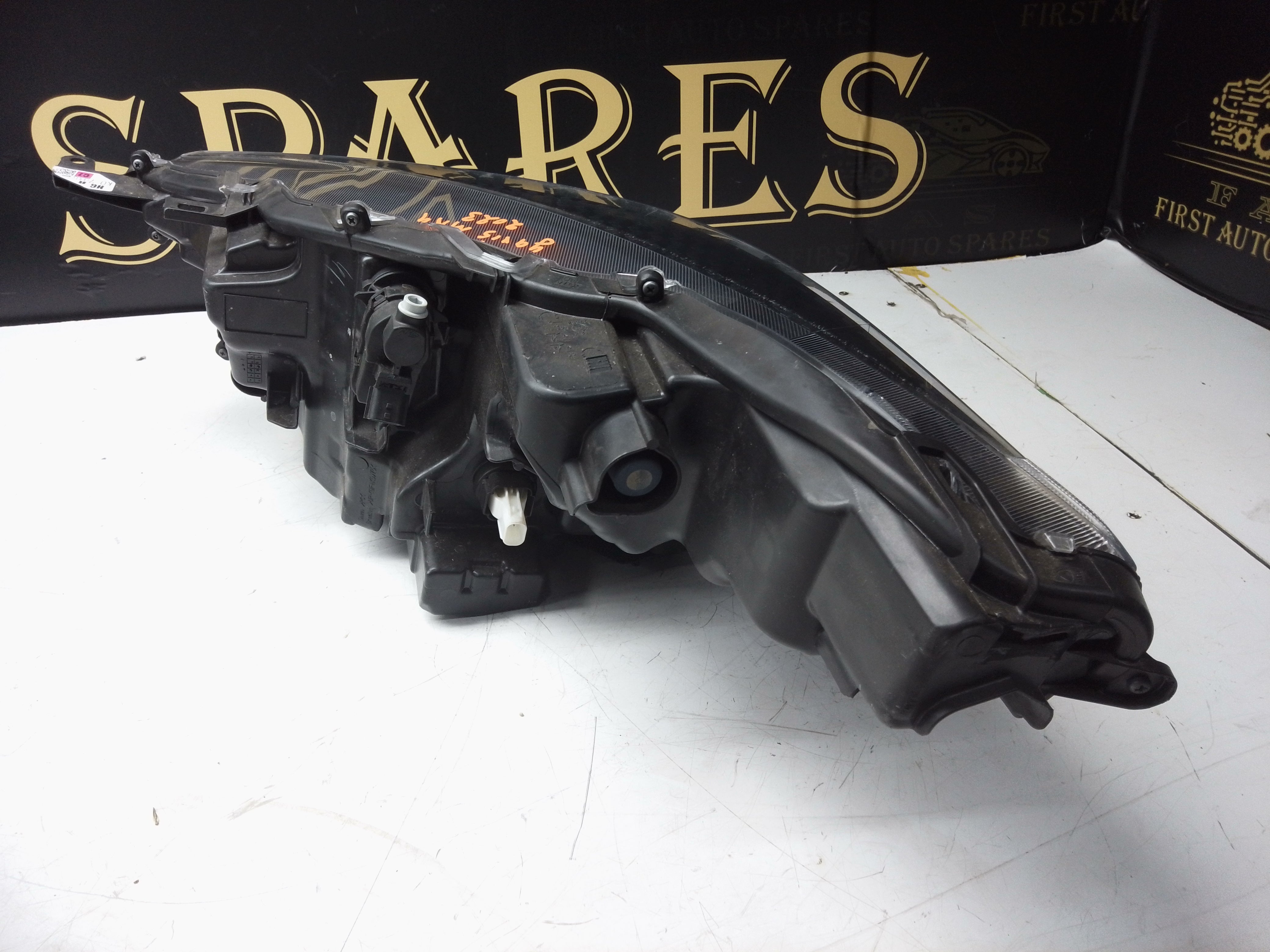 Toyota Yaris 2019–2023 Right Headlight