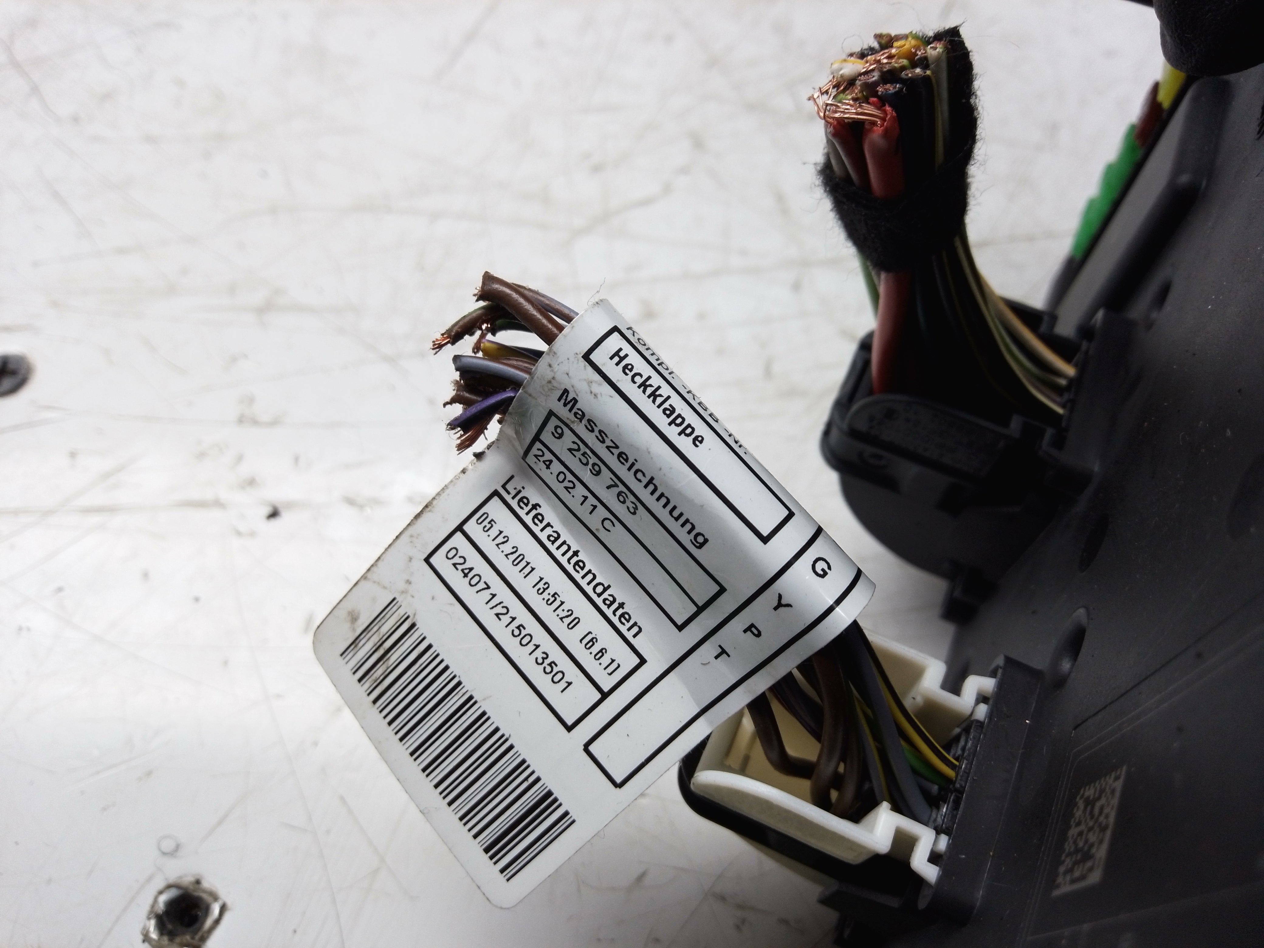BMW 3 Series F30 F31 320i 320D 2012-2015 Rear Fuse Box Control Module (9279823)