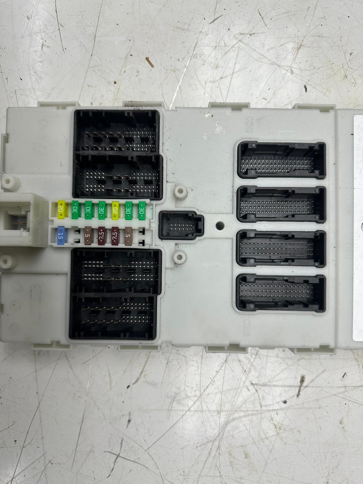 BMW i3 Front Electronic Module / Body Domain Controller (6847035-01)